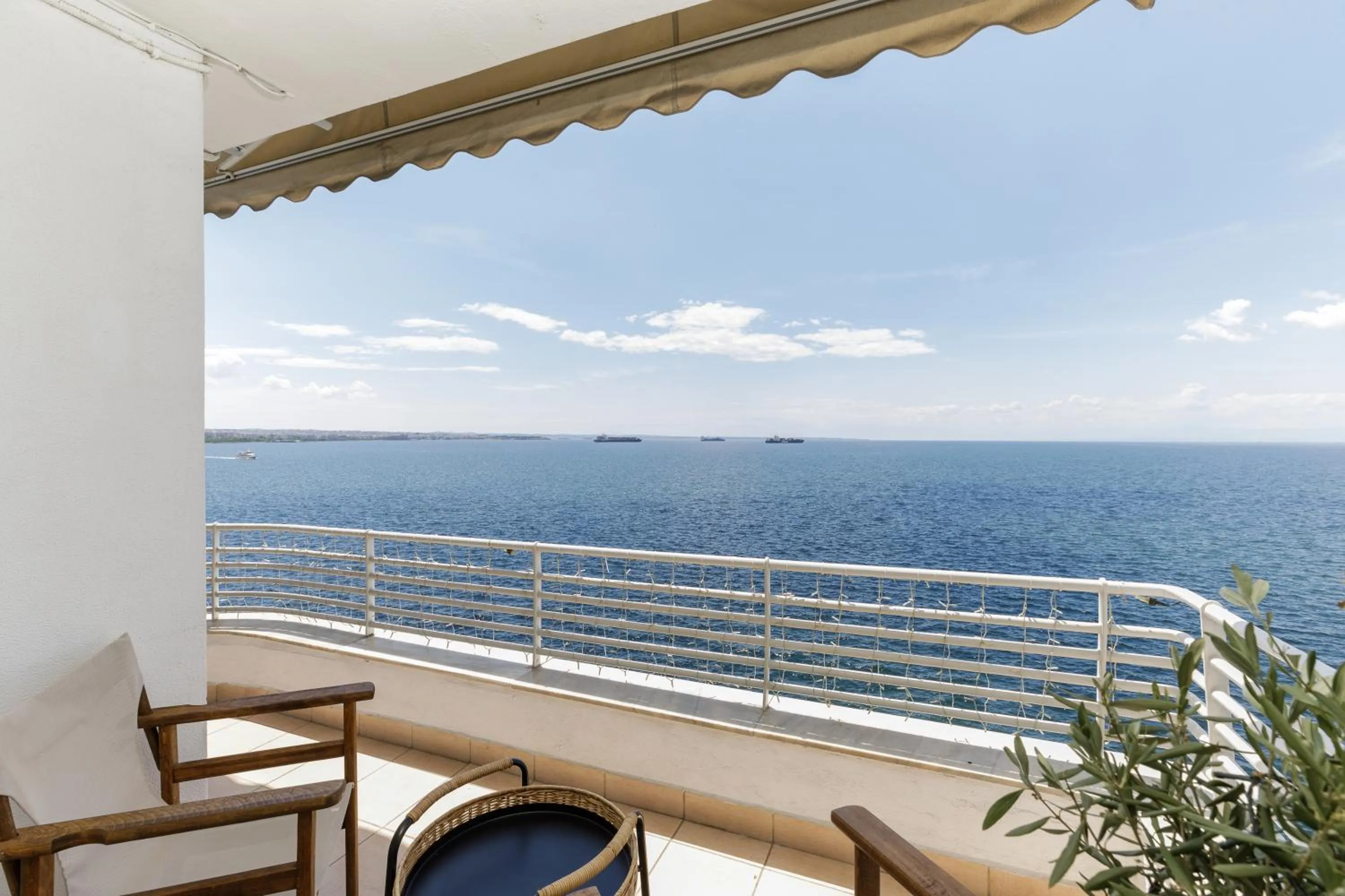 Day in Infinity & Beyond by halu! - Seafront apartments