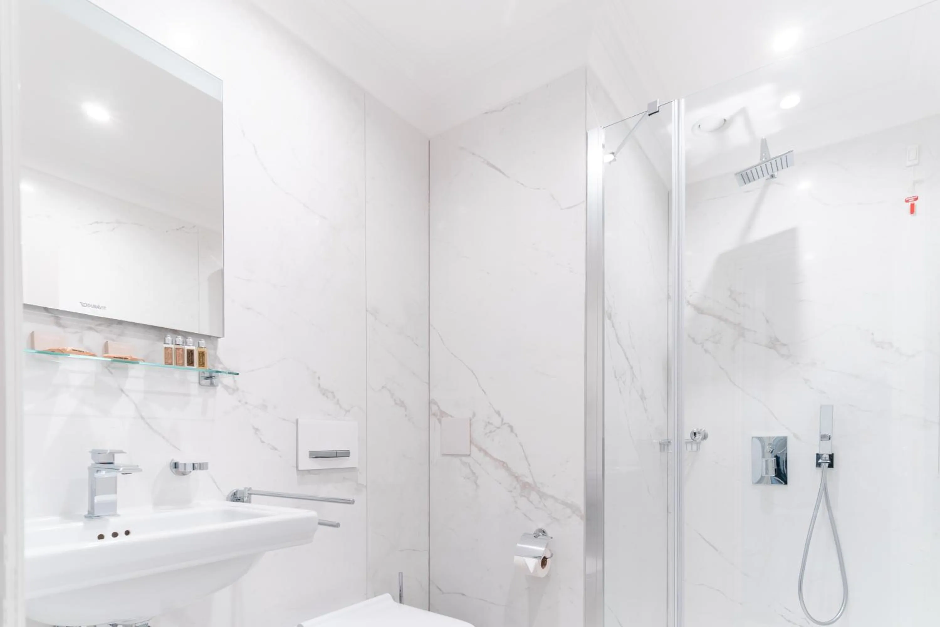 Shower in VIZUALIZA Residence Hotel