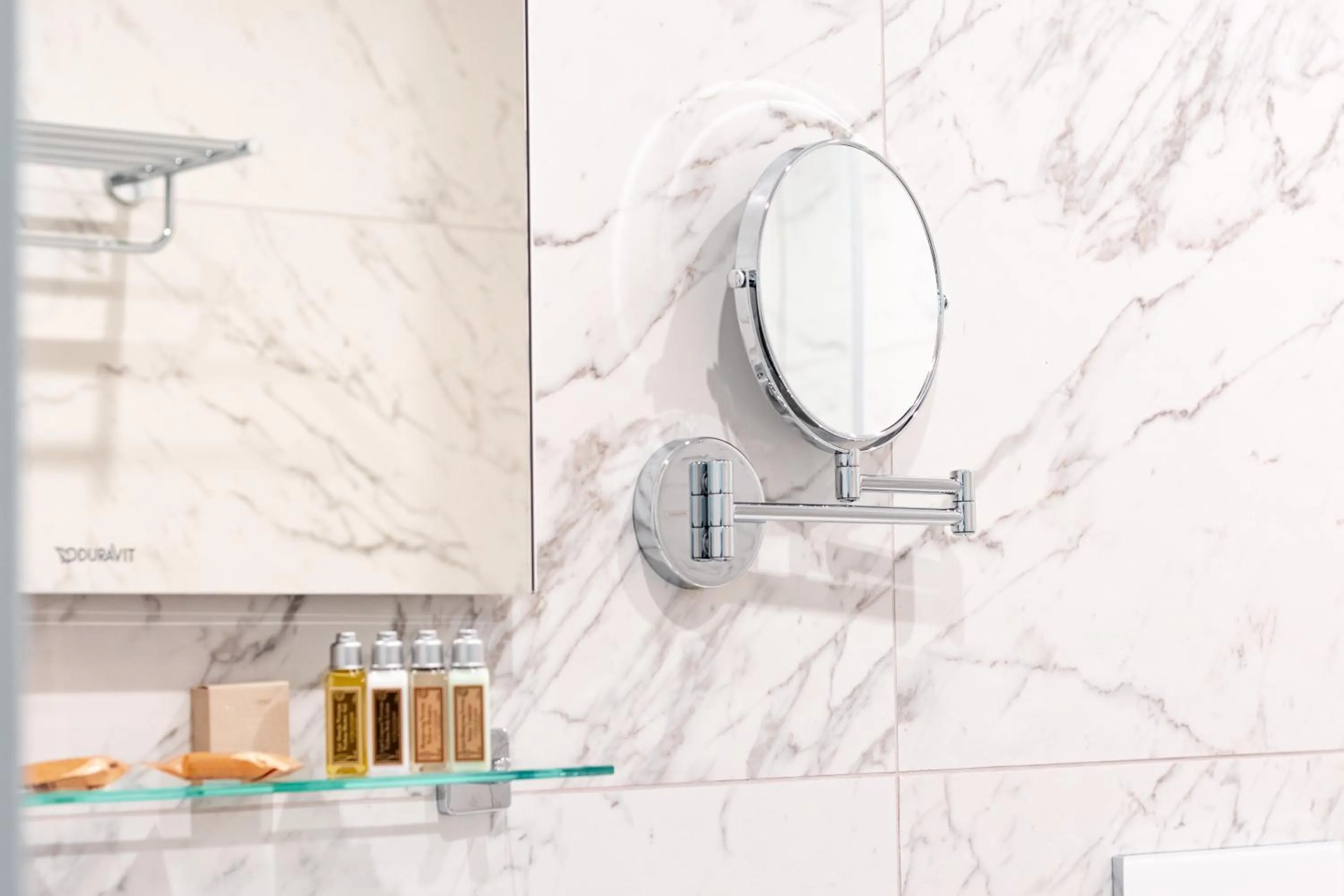 Shower in VIZUALIZA Residence Hotel