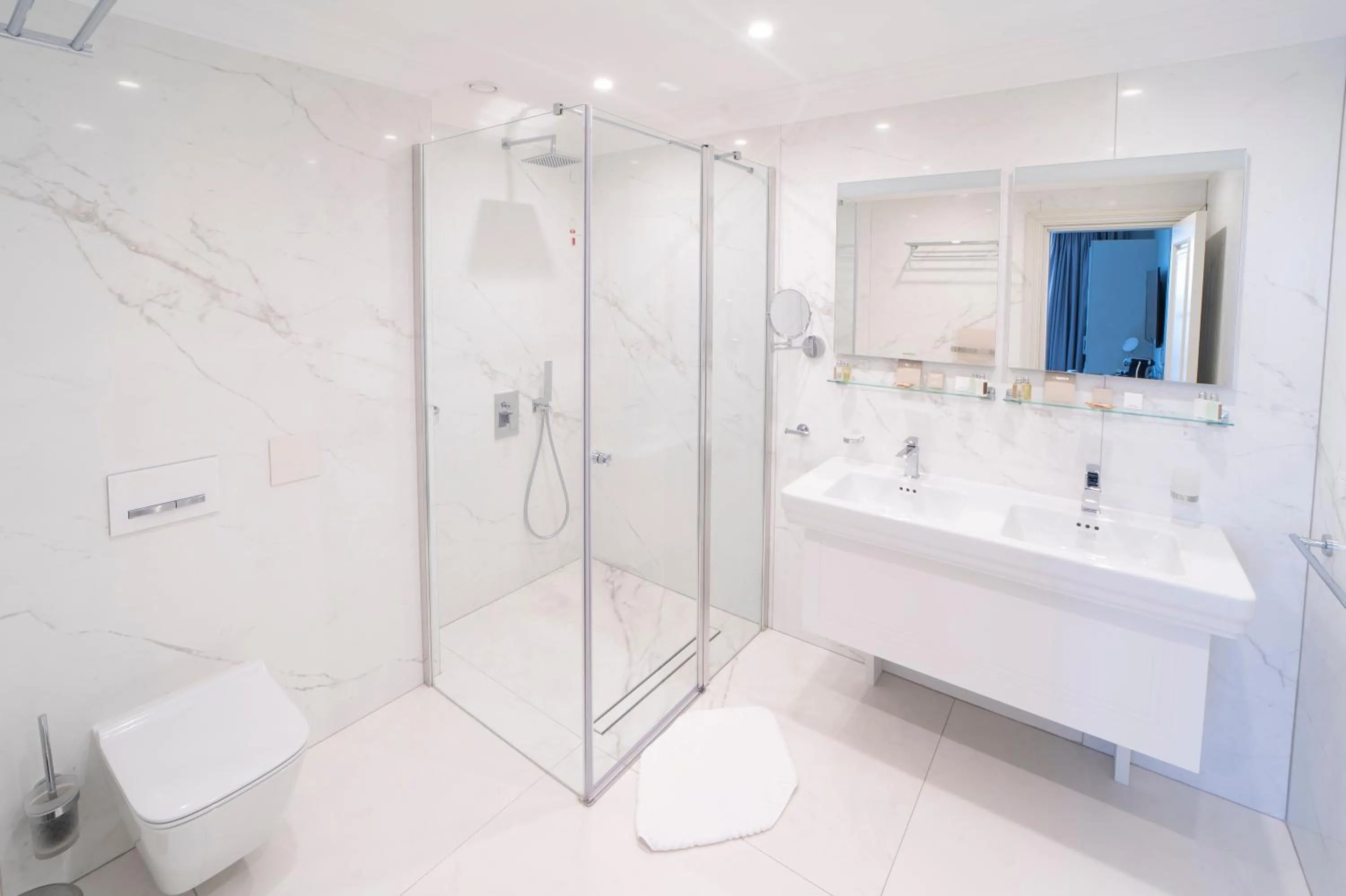 Shower in VIZUALIZA Residence Hotel