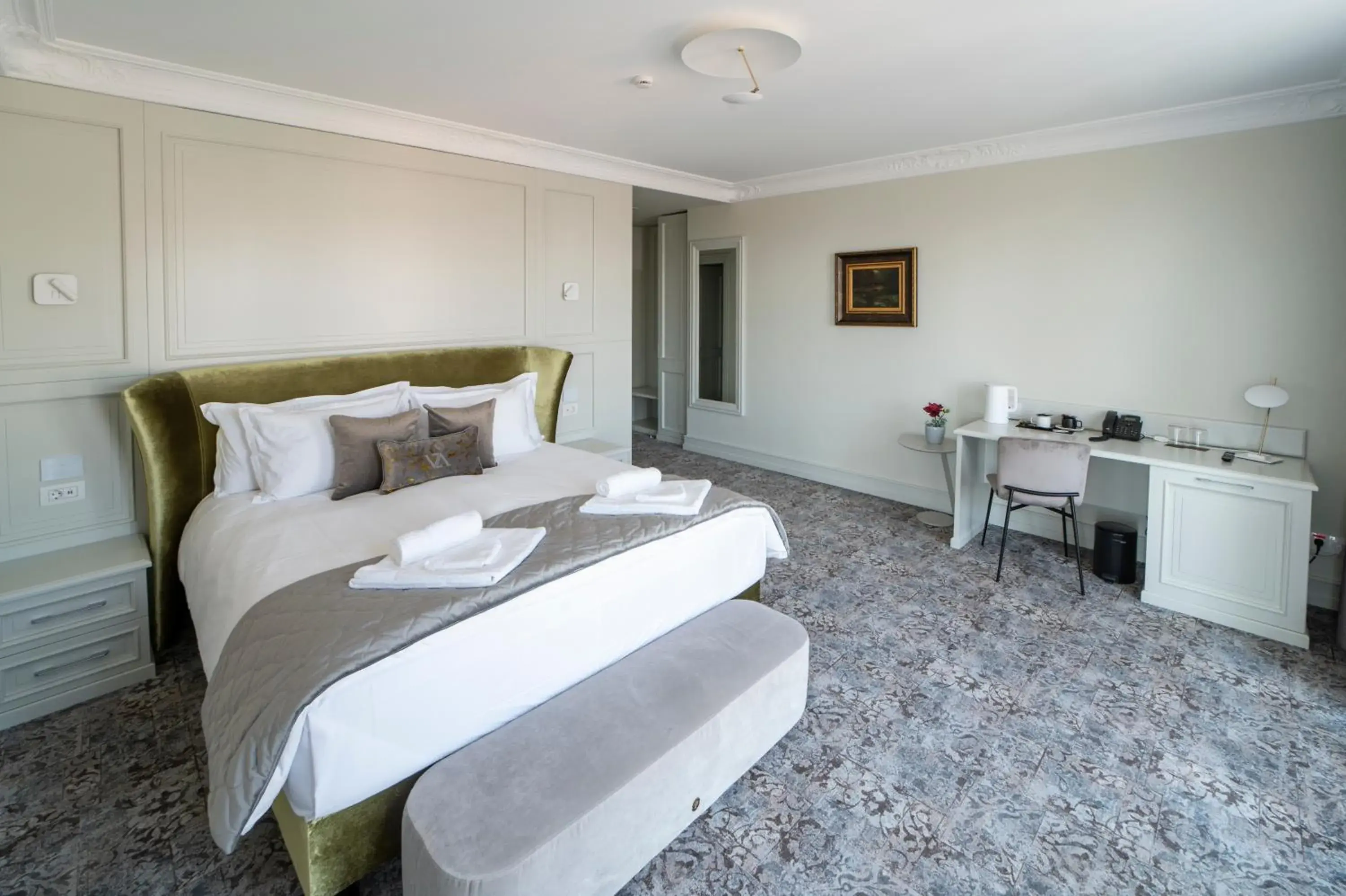 Deluxe Double Room in VIZUALIZA Residence Hotel Deluxe Double Room in VIZUALIZA Residence Hotel