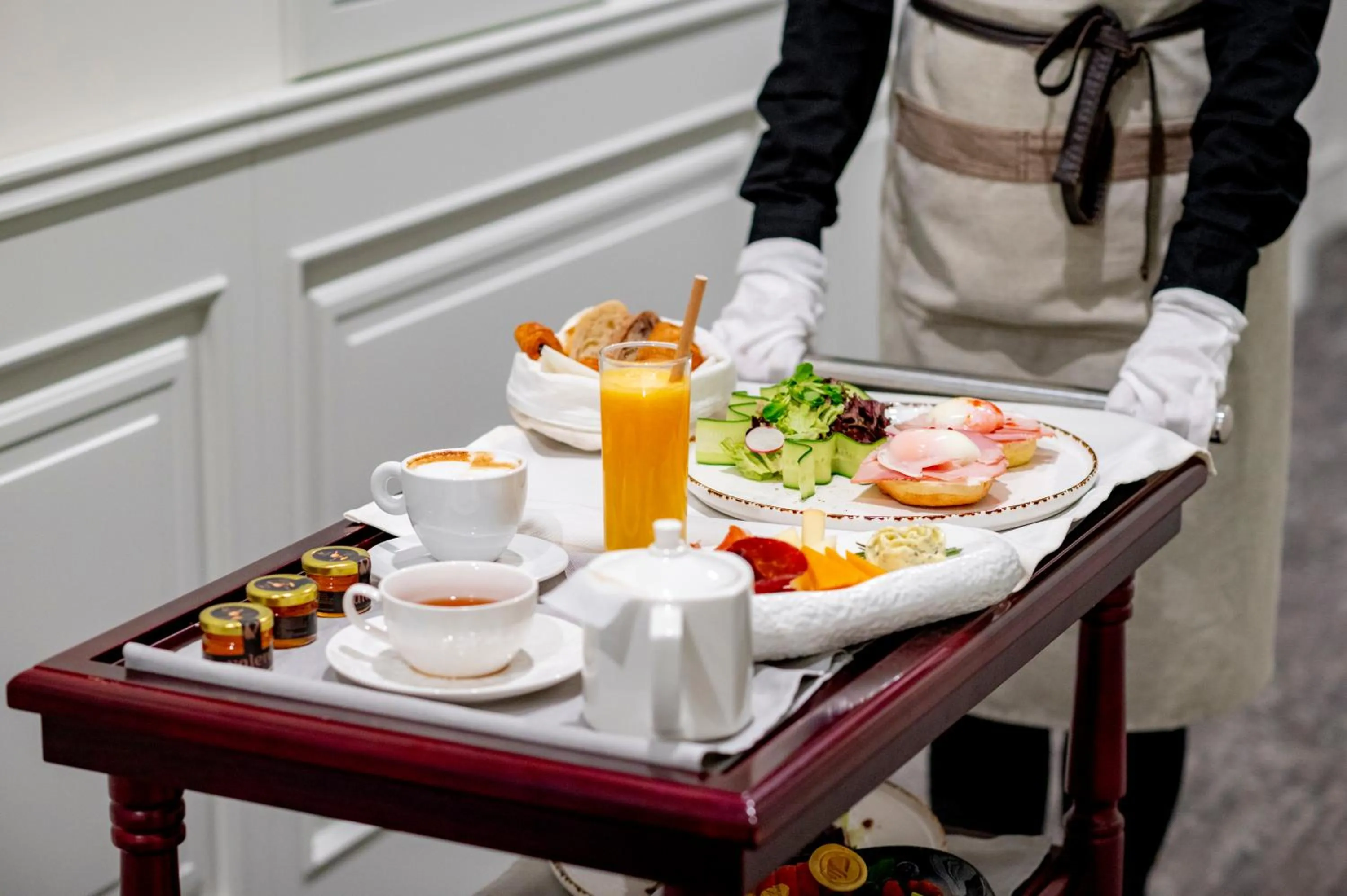 People in VIZUALIZA Residence Hotel