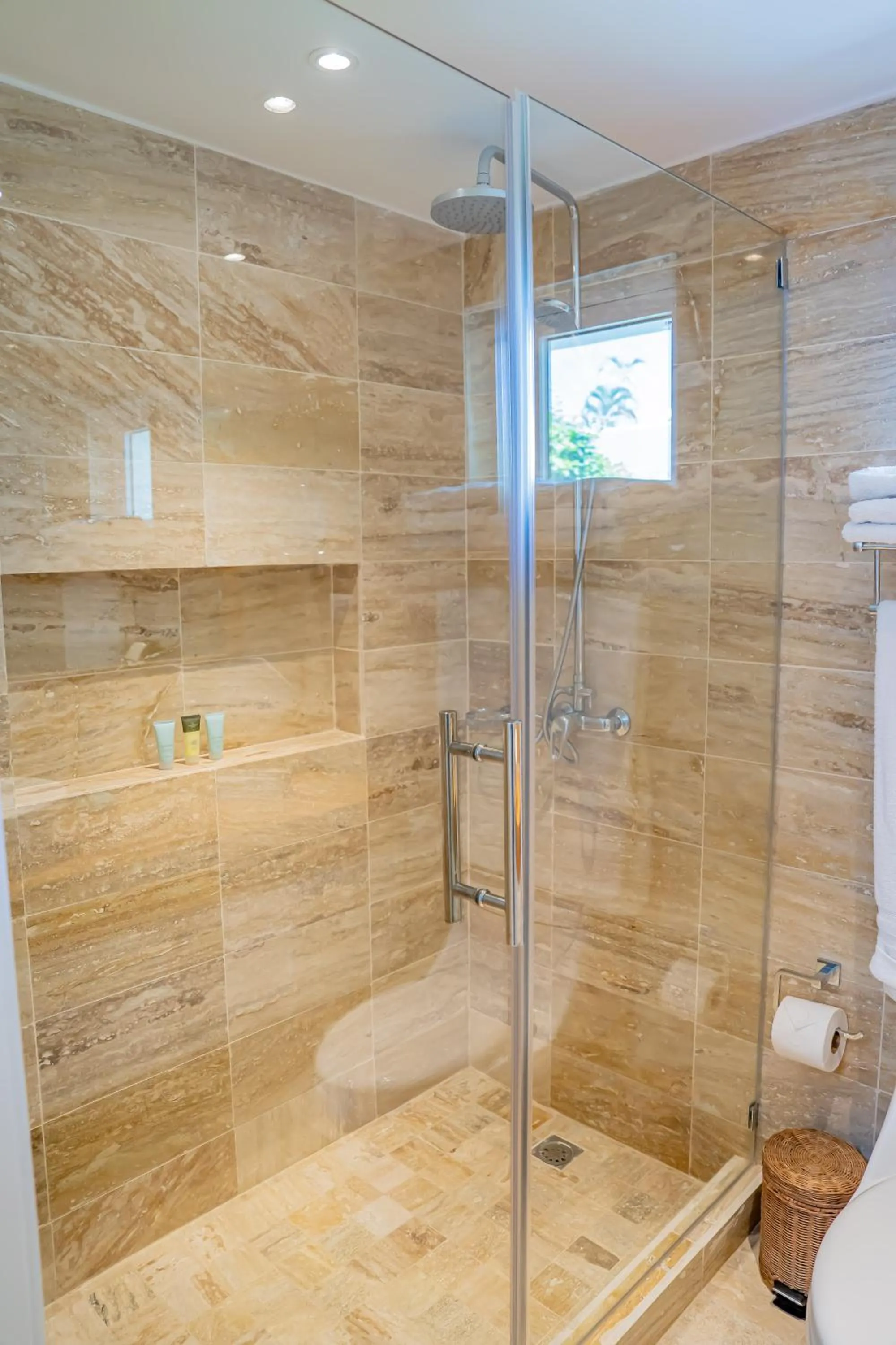 Shower in Xeliter Green One Playa Dorada