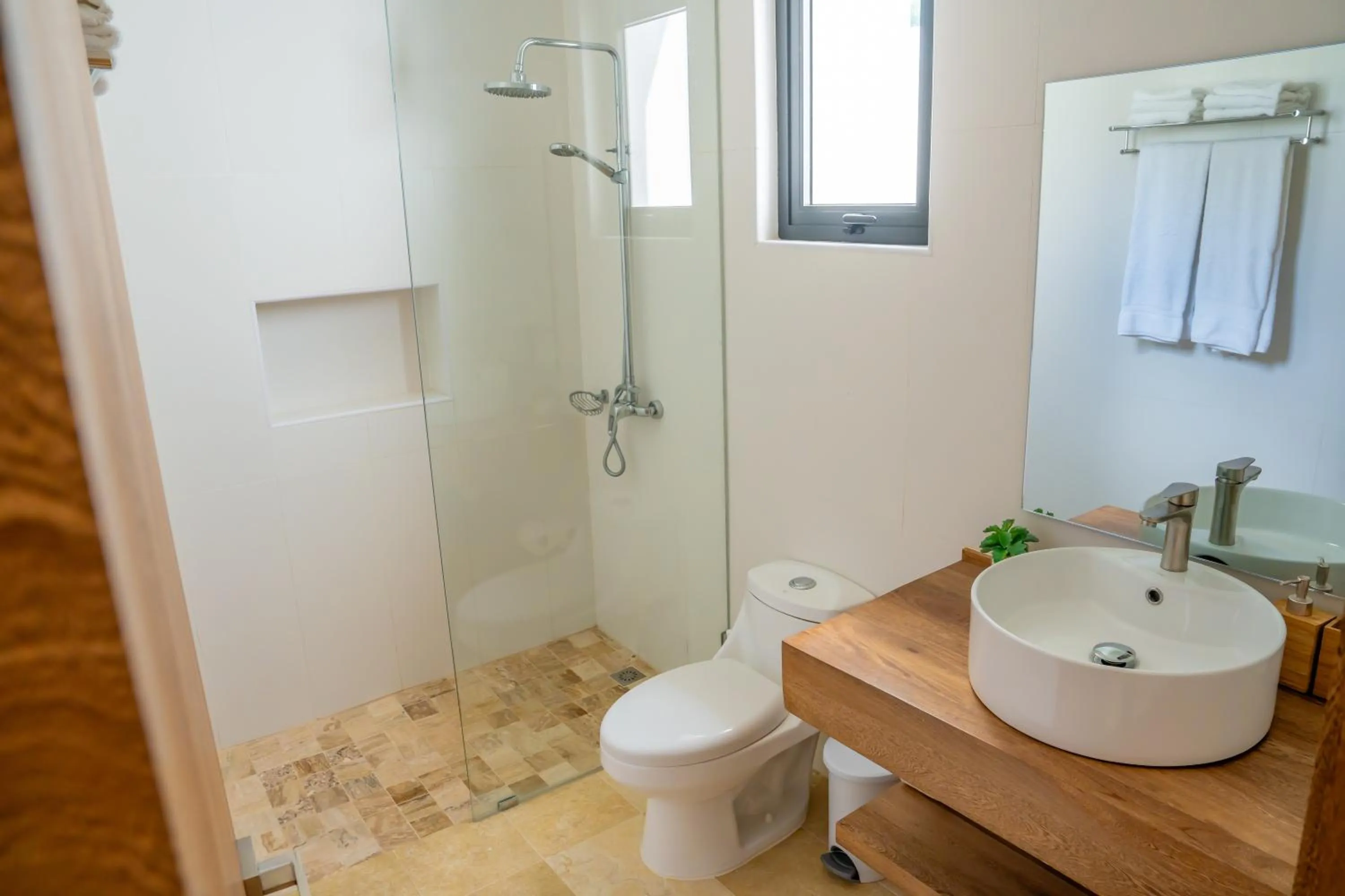 Shower in Xeliter Green One Playa Dorada