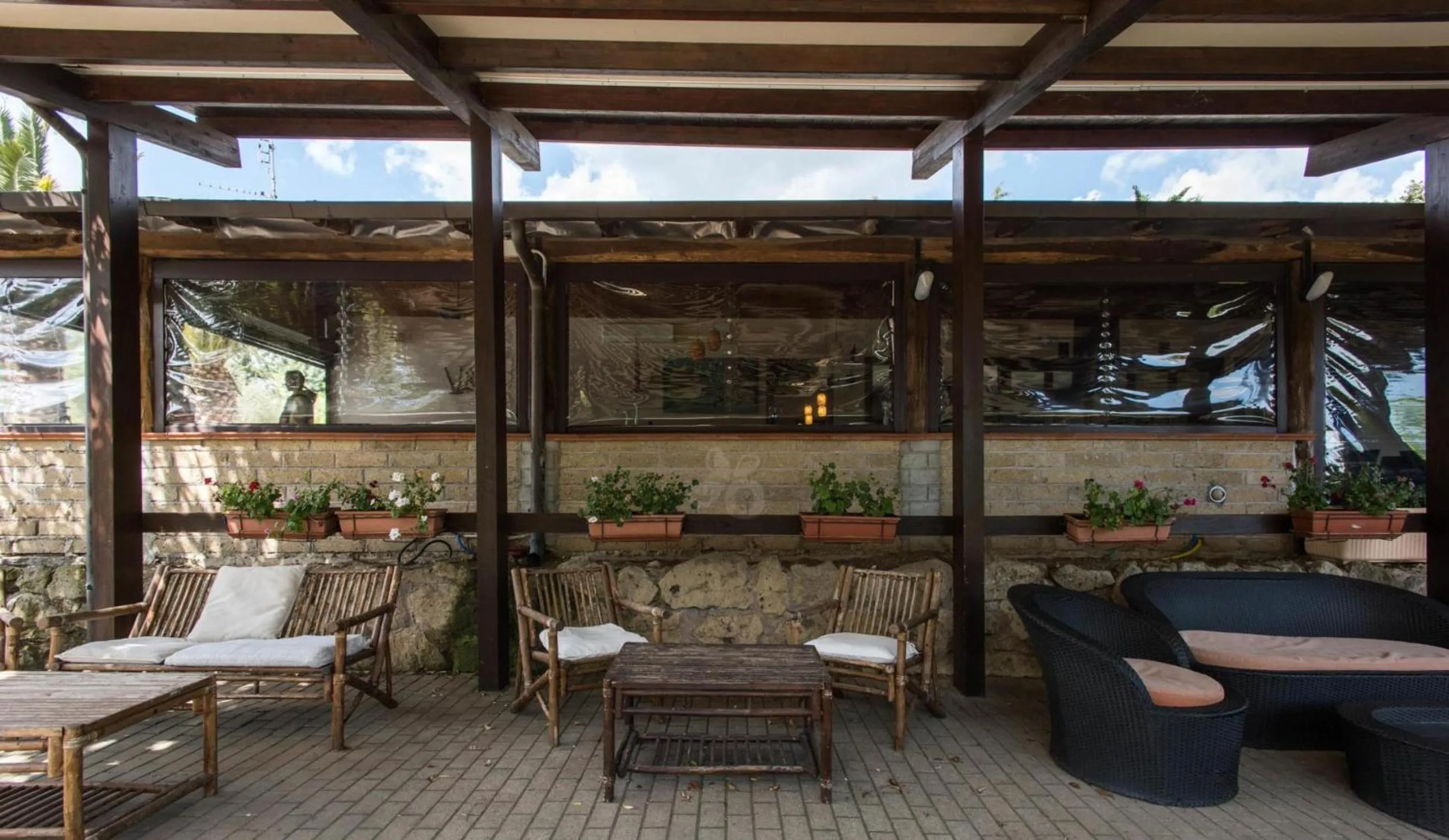 Restaurant/places to eat in Happy Village & Camping