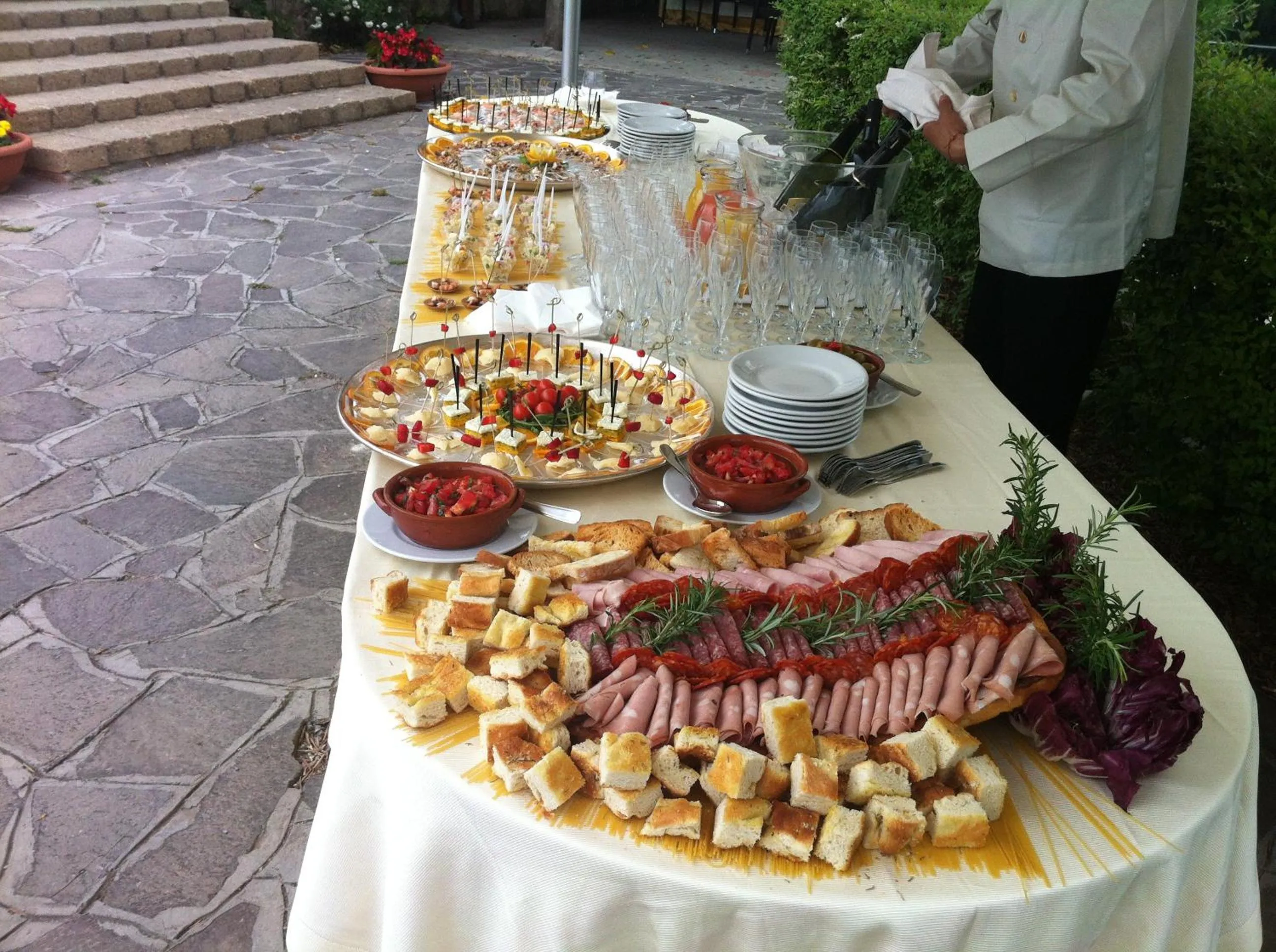 Restaurant/places to eat in Happy Village & Camping