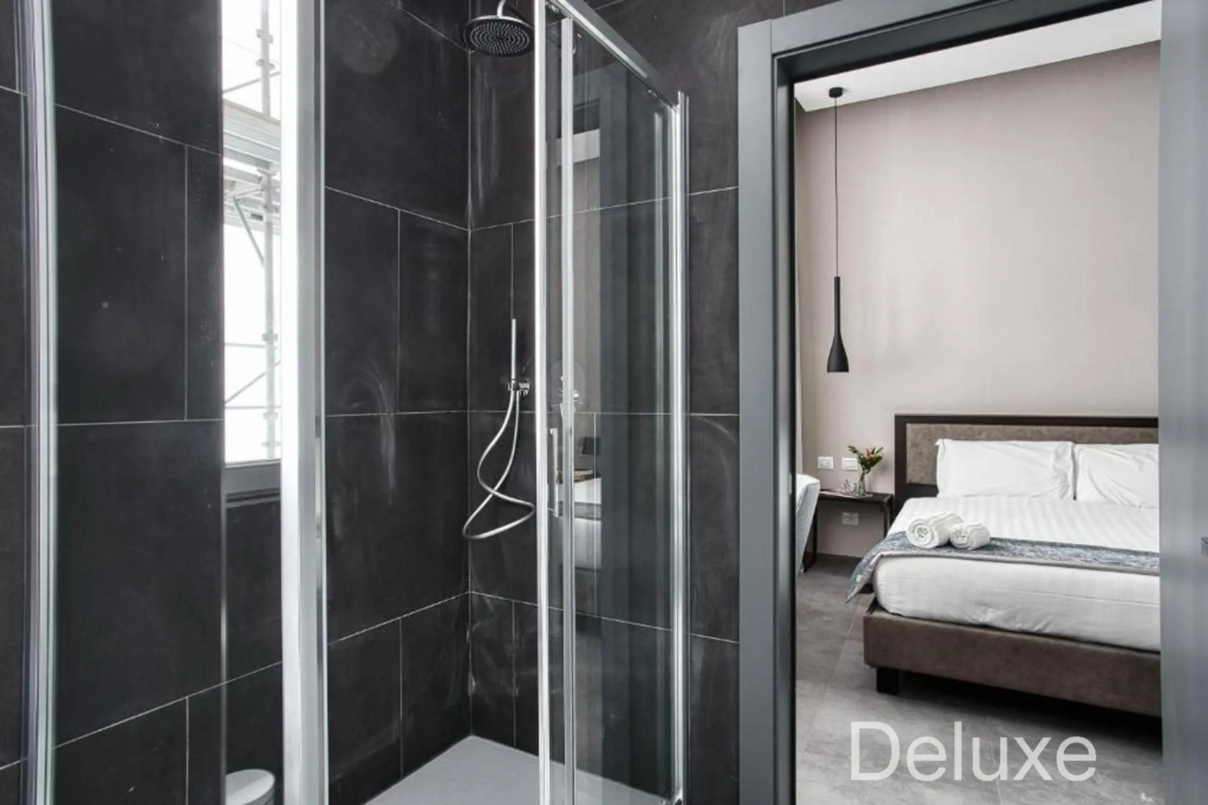 Shower, Bed in Hotel Vitruvio