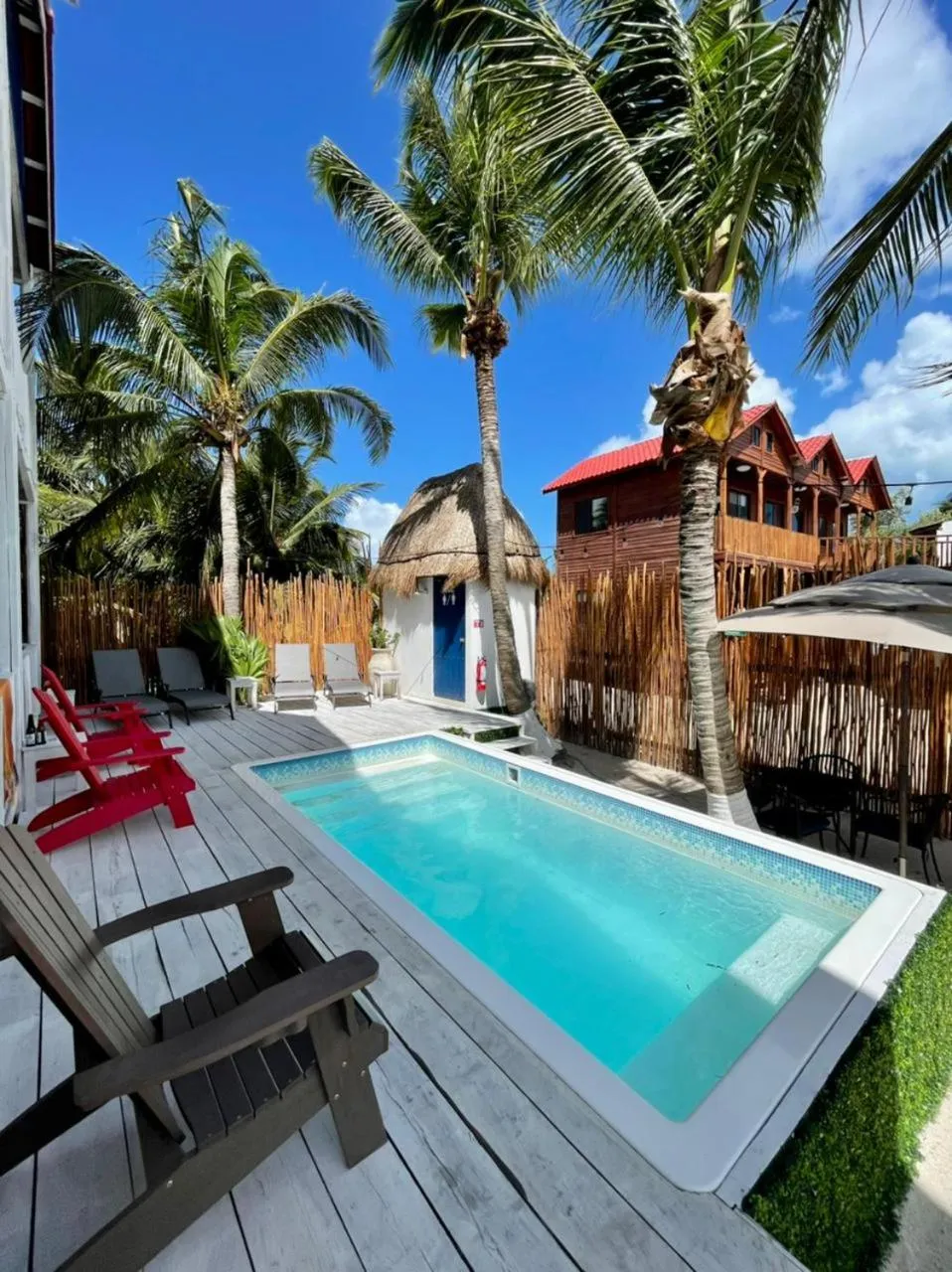 Swimming pool in Marina Sunrise