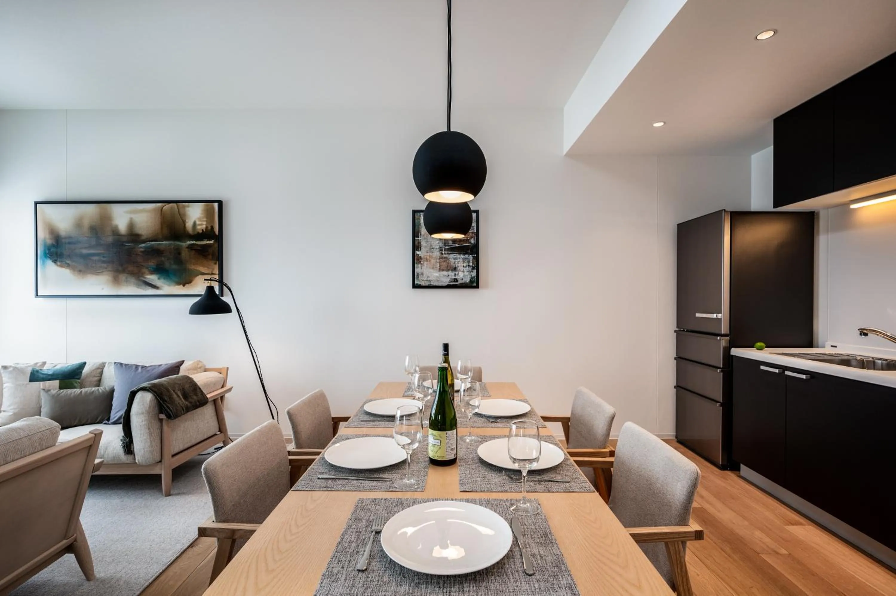 Living room in Kaku Place by H2 Life