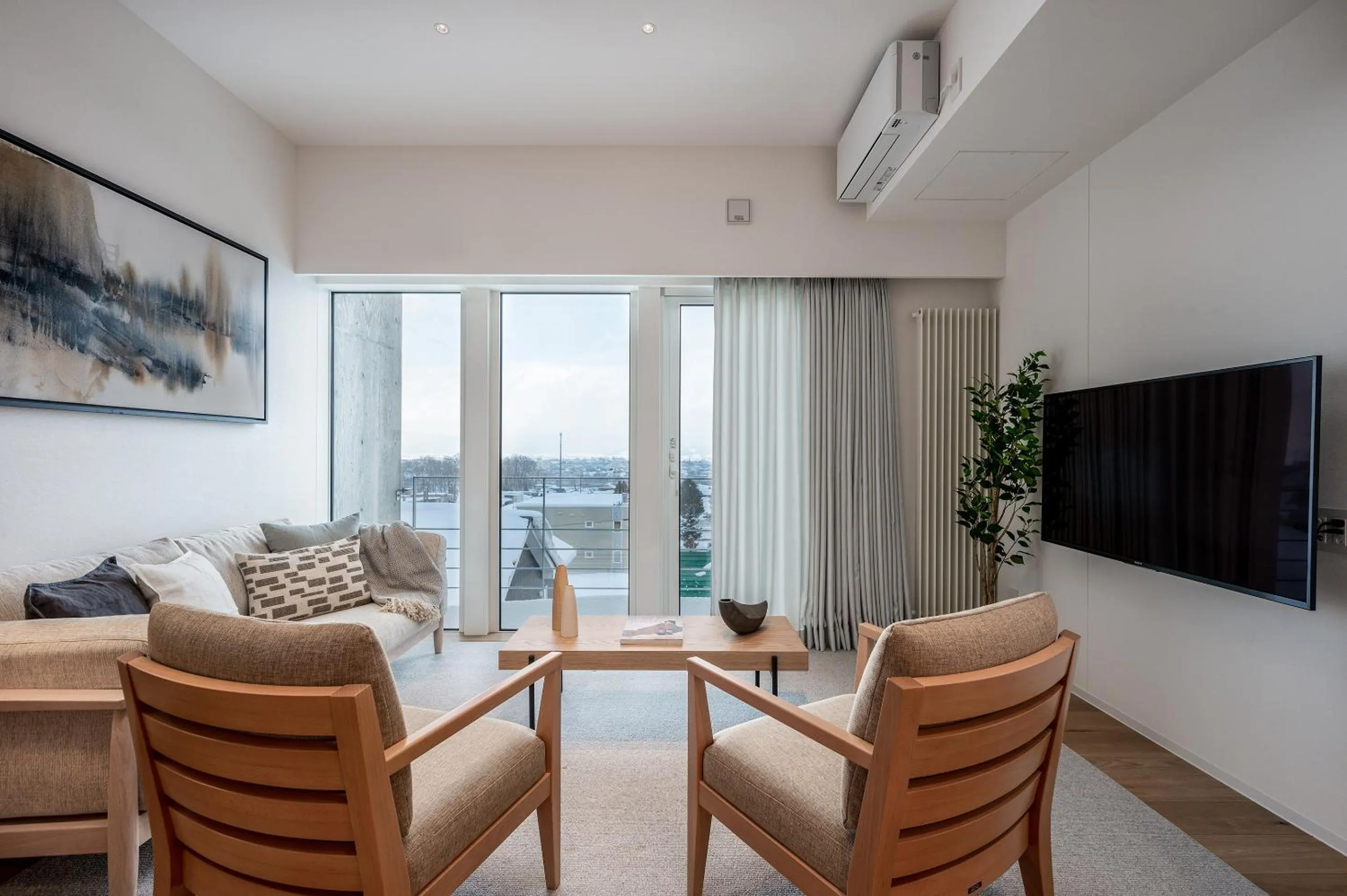 Living room in Kaku Place by H2 Life