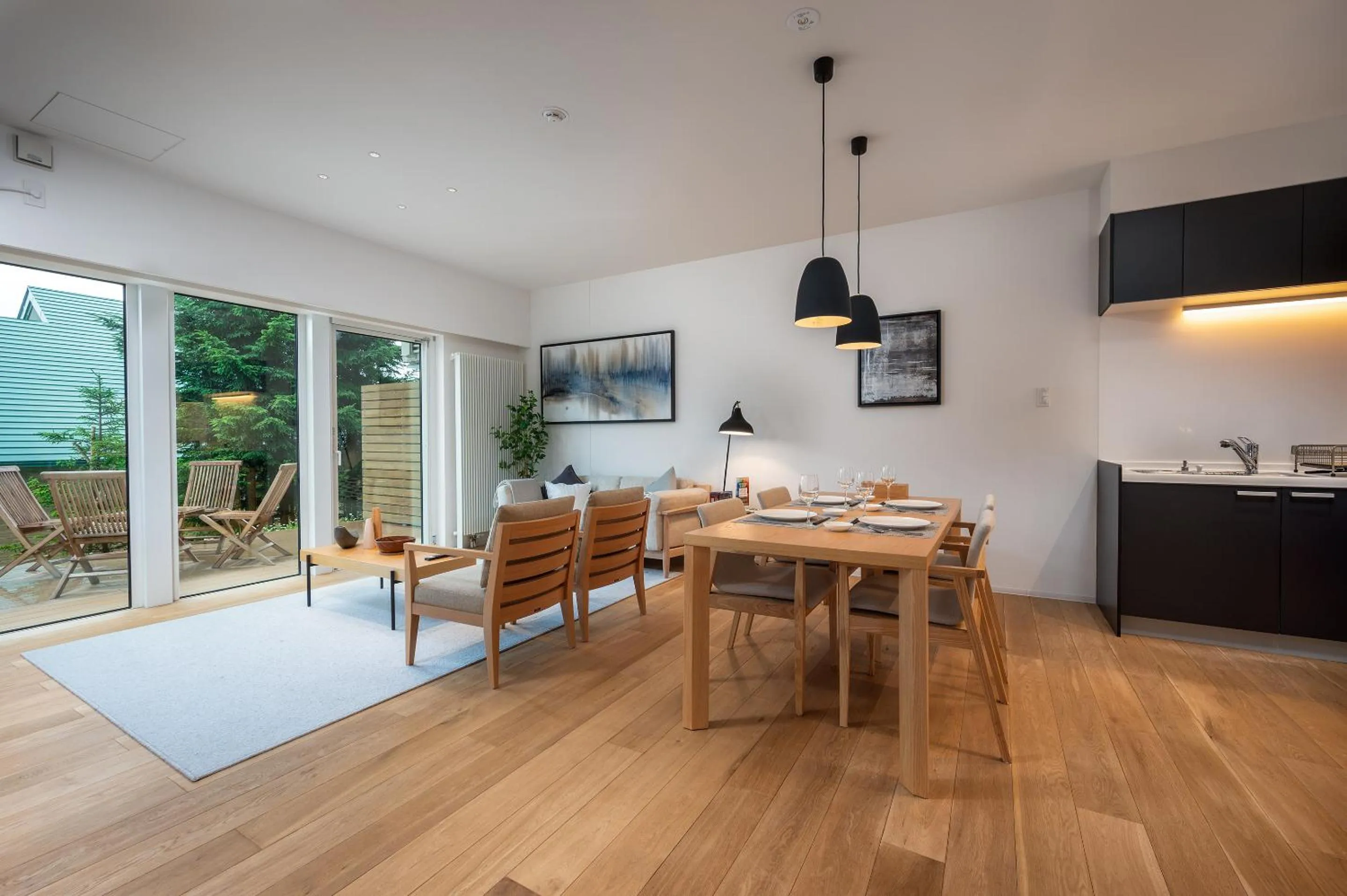 Living room in Kaku Place by H2 Life