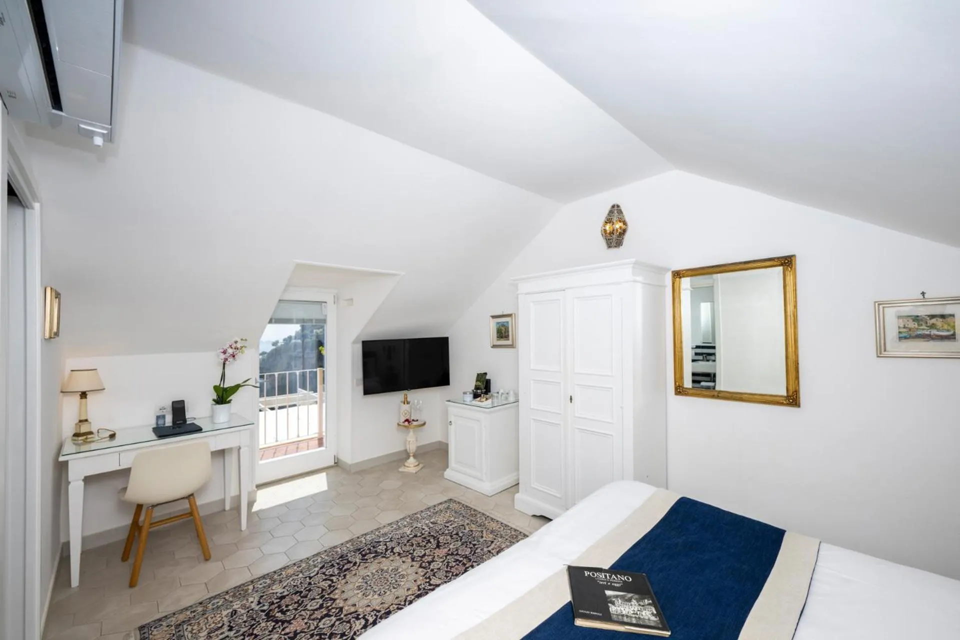 Bedroom, Bed in Hotel Villa Gabrisa