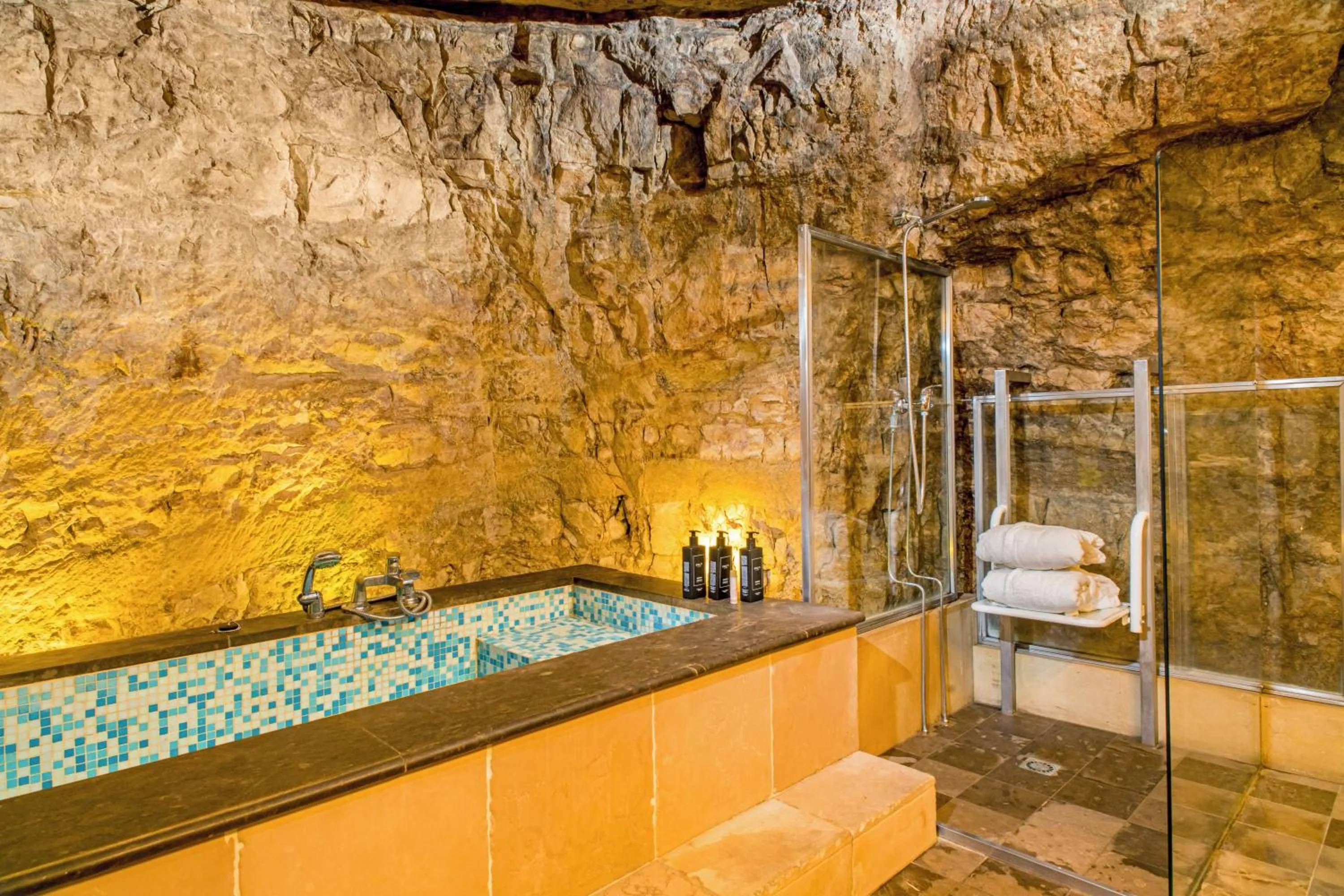 Bath in Locanda Don Serafino Historical Boutique Hotel