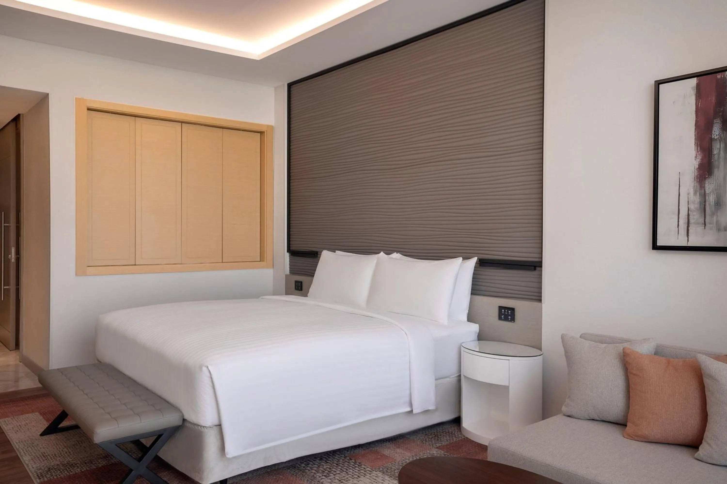 Photo of the whole room, Bed in Jeddah Marriott Hotel Madinah Road