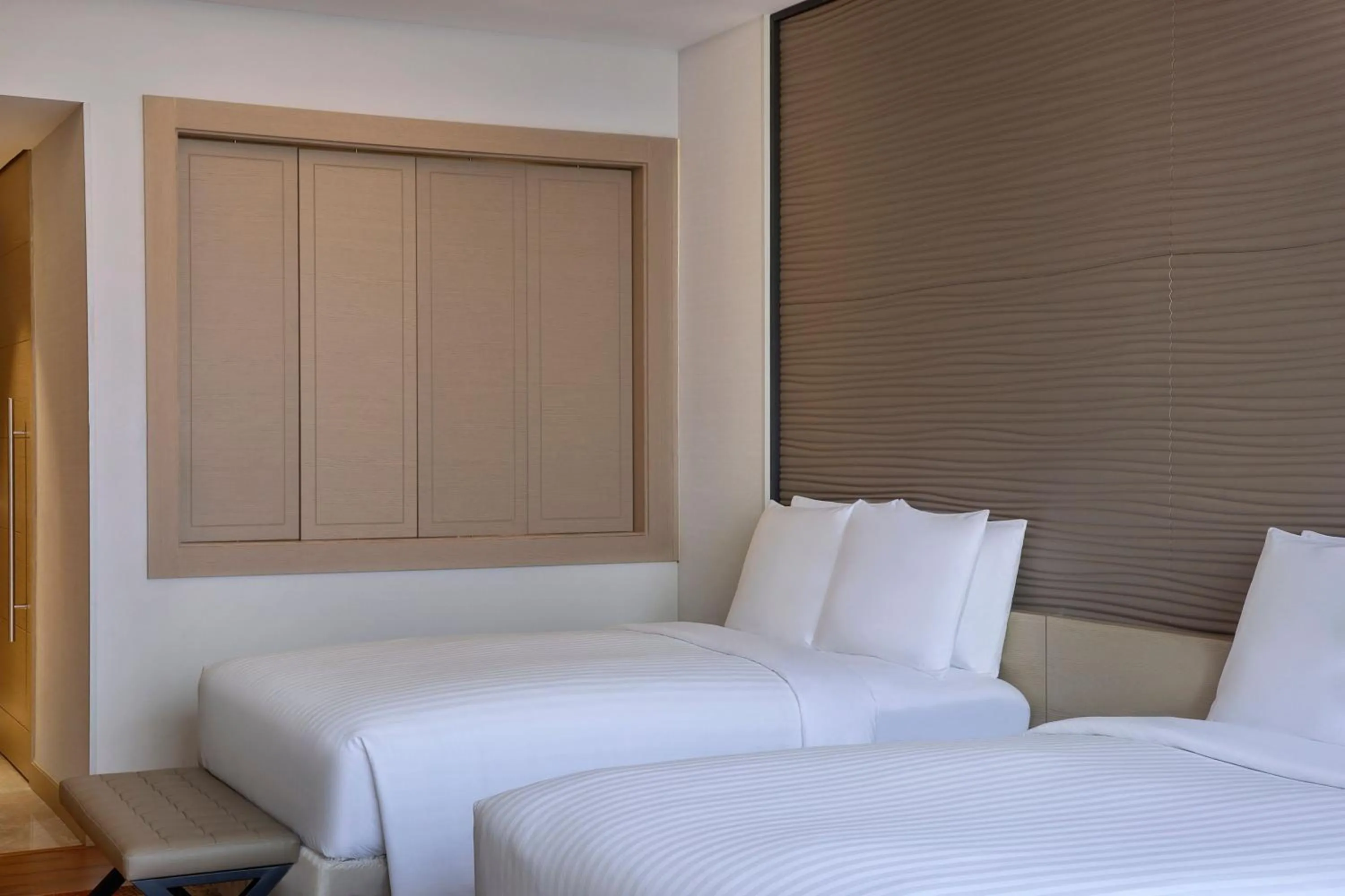 Photo of the whole room, Bed in Jeddah Marriott Hotel Madinah Road