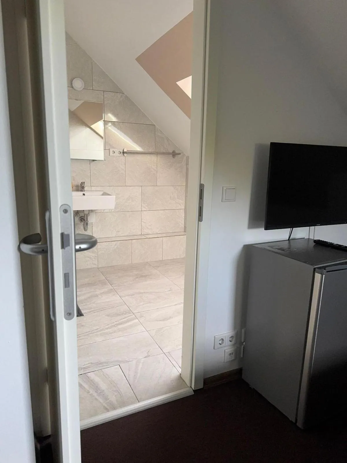 Shower in Hotel Linda