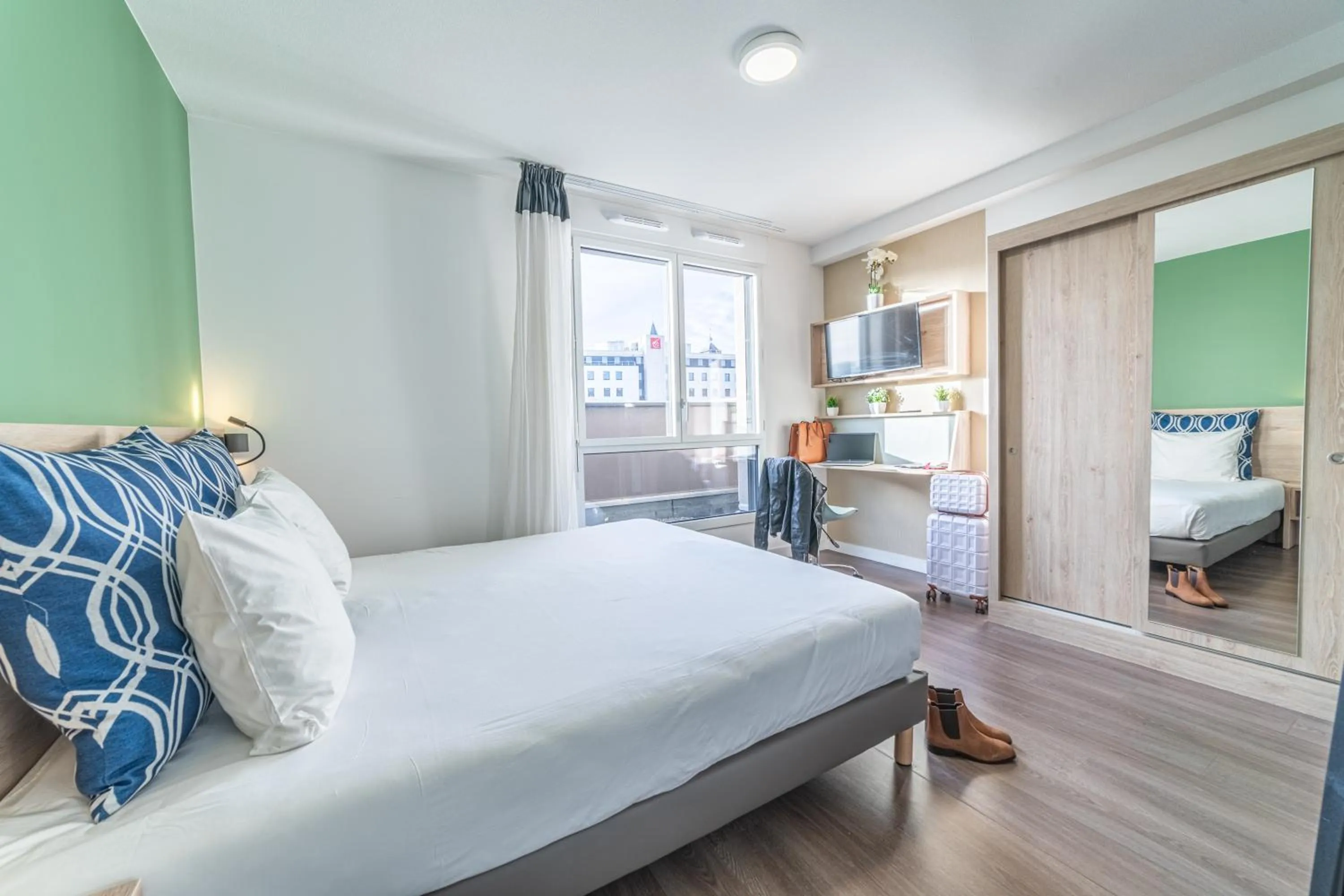 Bed in Break & Home Clermont-Ferrand - Les Carmes Dechaux Appart'Hôtel