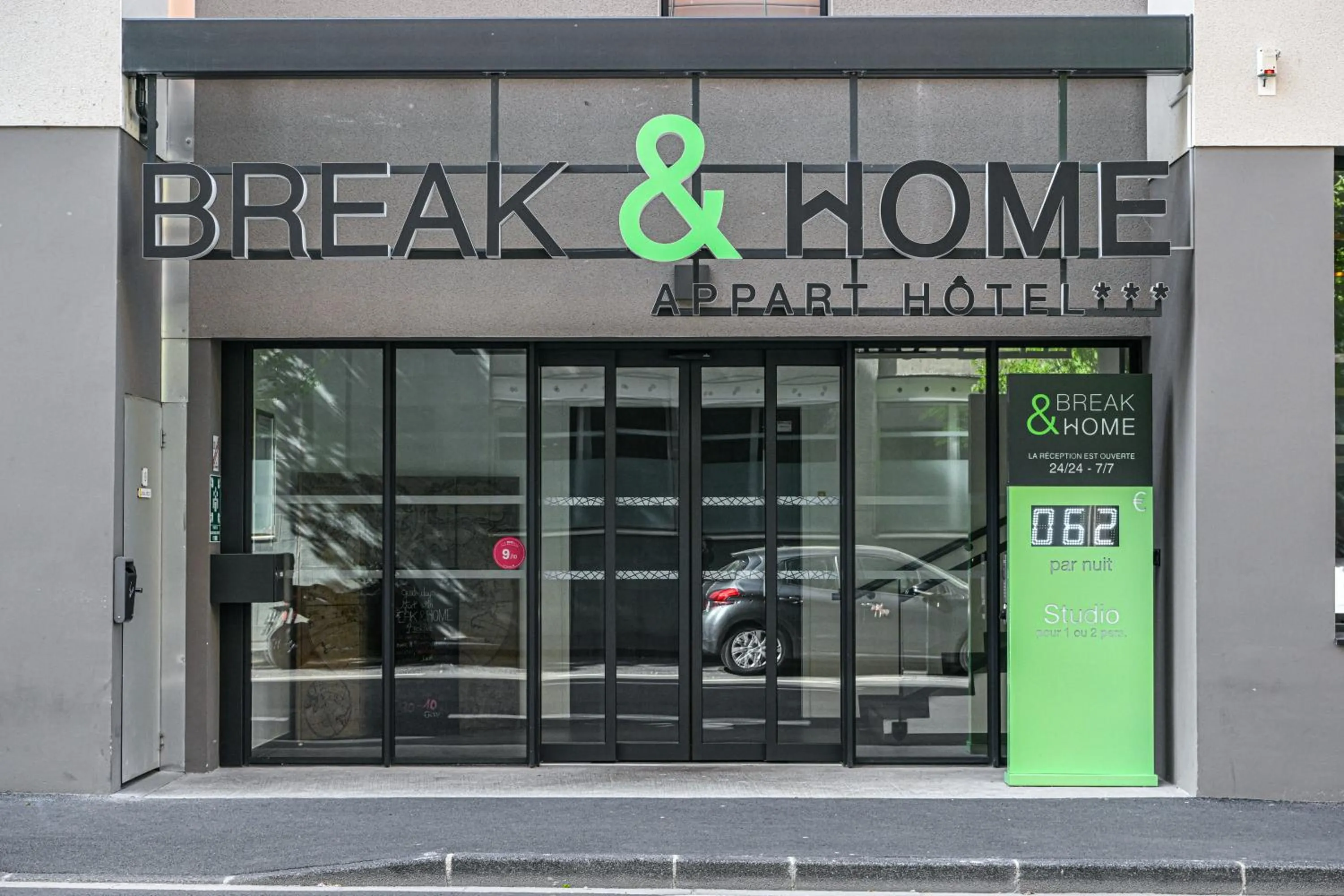 Property building in Break & Home Clermont-Ferrand - Les Carmes Dechaux Appart'Hôtel