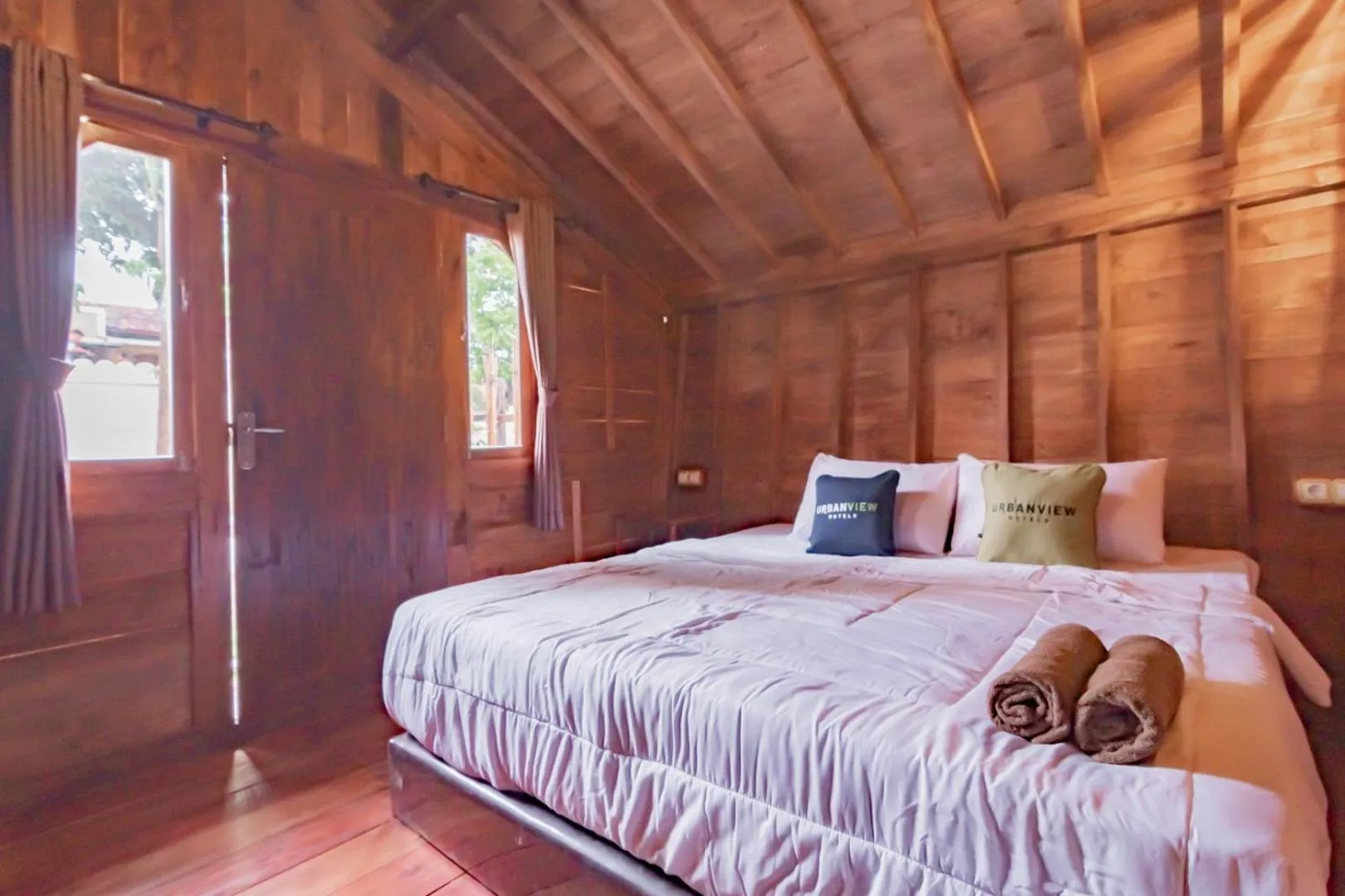 Bedroom, Bed in Urbanview Hotel Kangen Bungalow Purwakarta by RedDoorz