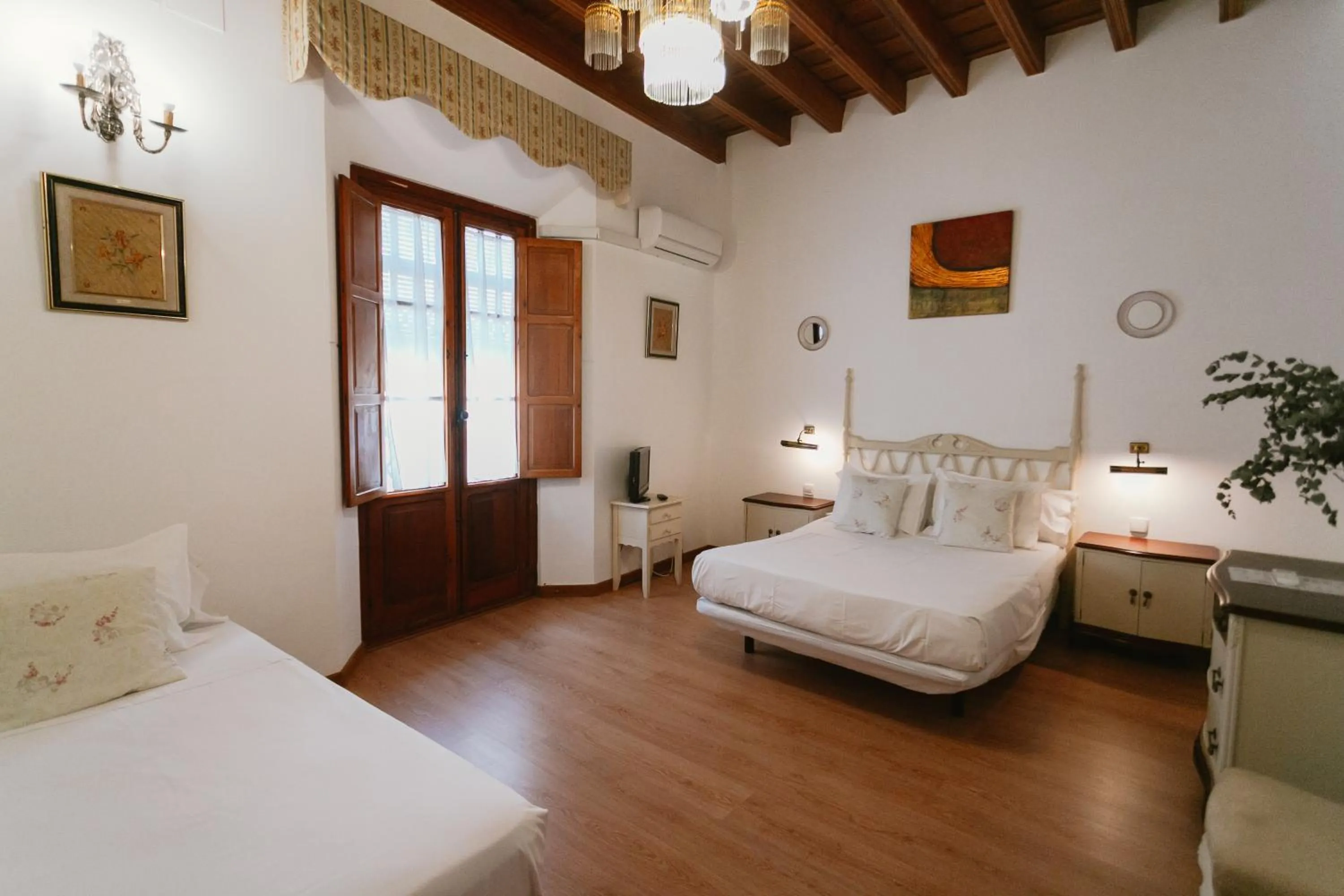 Photo of the whole room, Bed in One&lux Casa Maravillas Rooms
