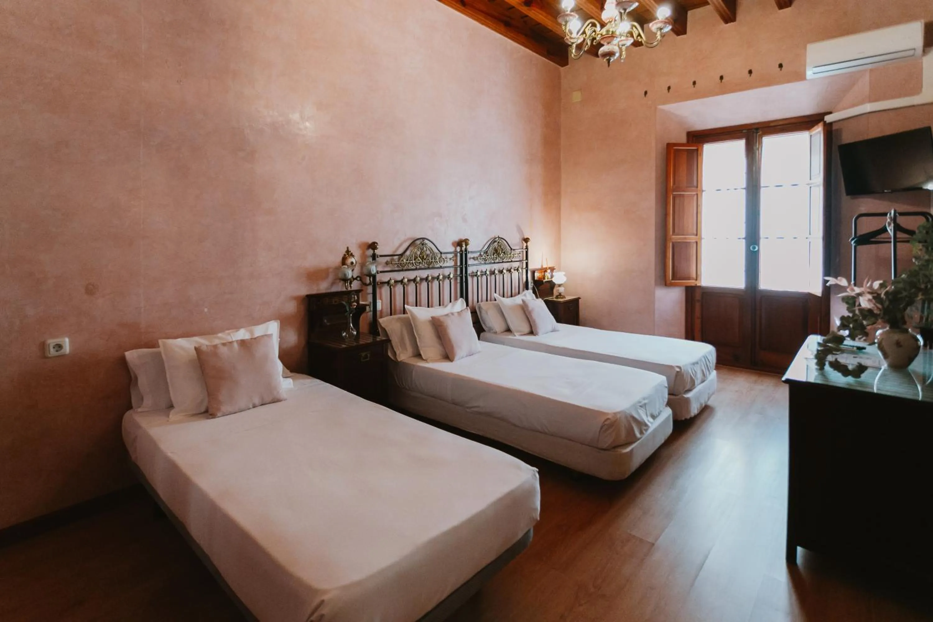 Photo of the whole room, Bed in One&lux Casa Maravillas Rooms