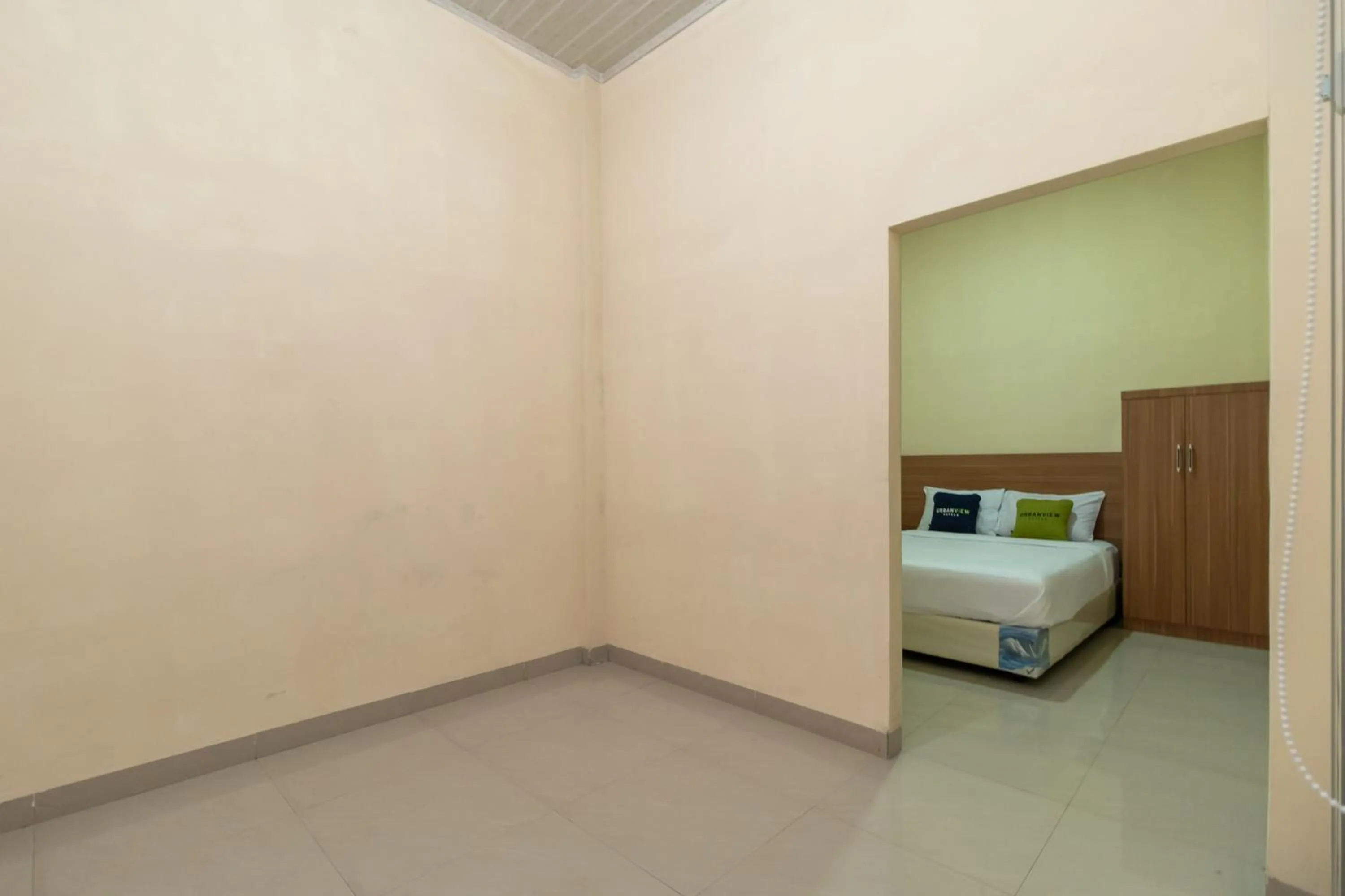 Bedroom, Bed in Urbanview Hotel Salsabilah Palembang by RedDoorz