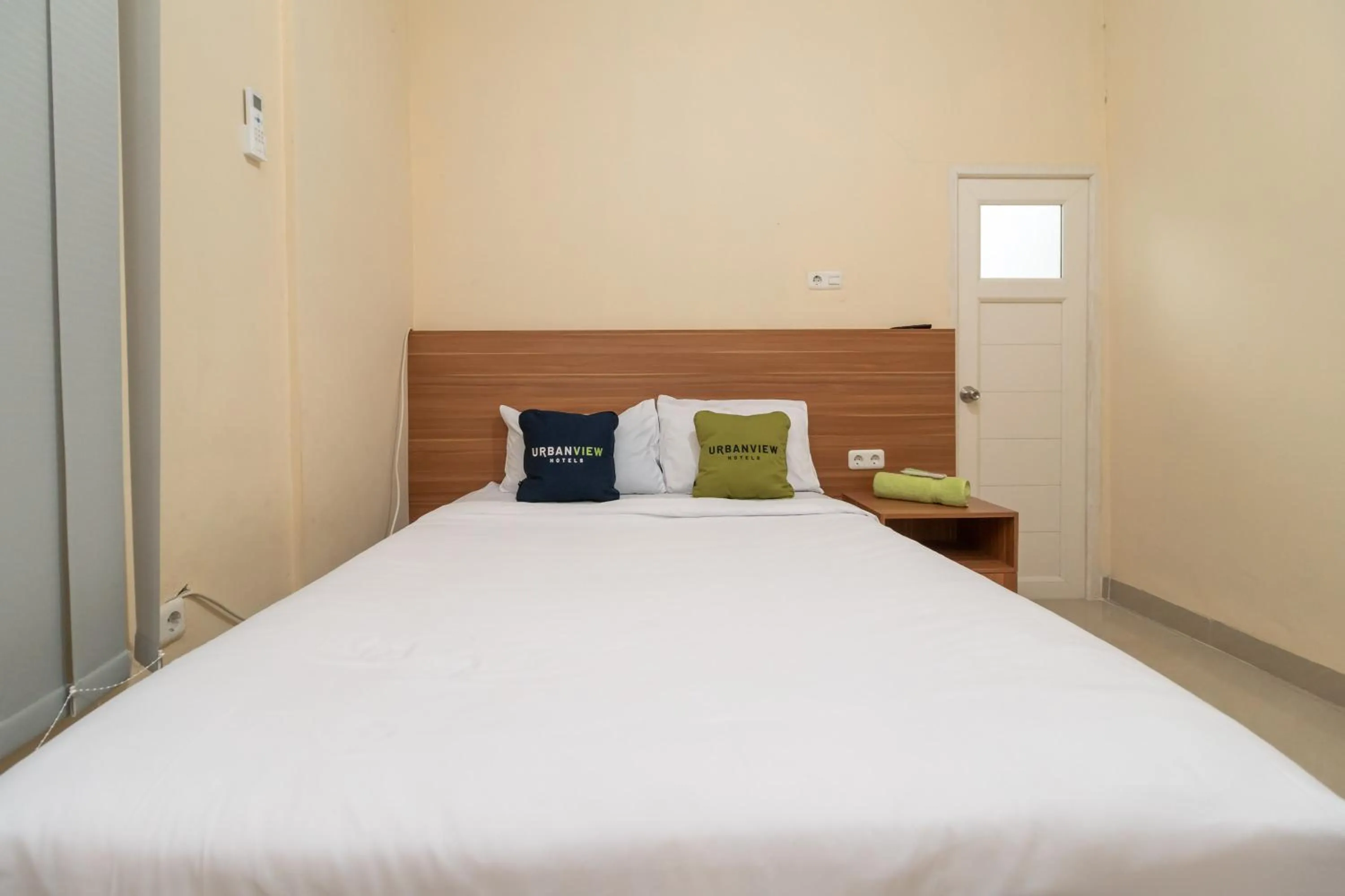 Bedroom, Bed in Urbanview Hotel Salsabilah Palembang by RedDoorz