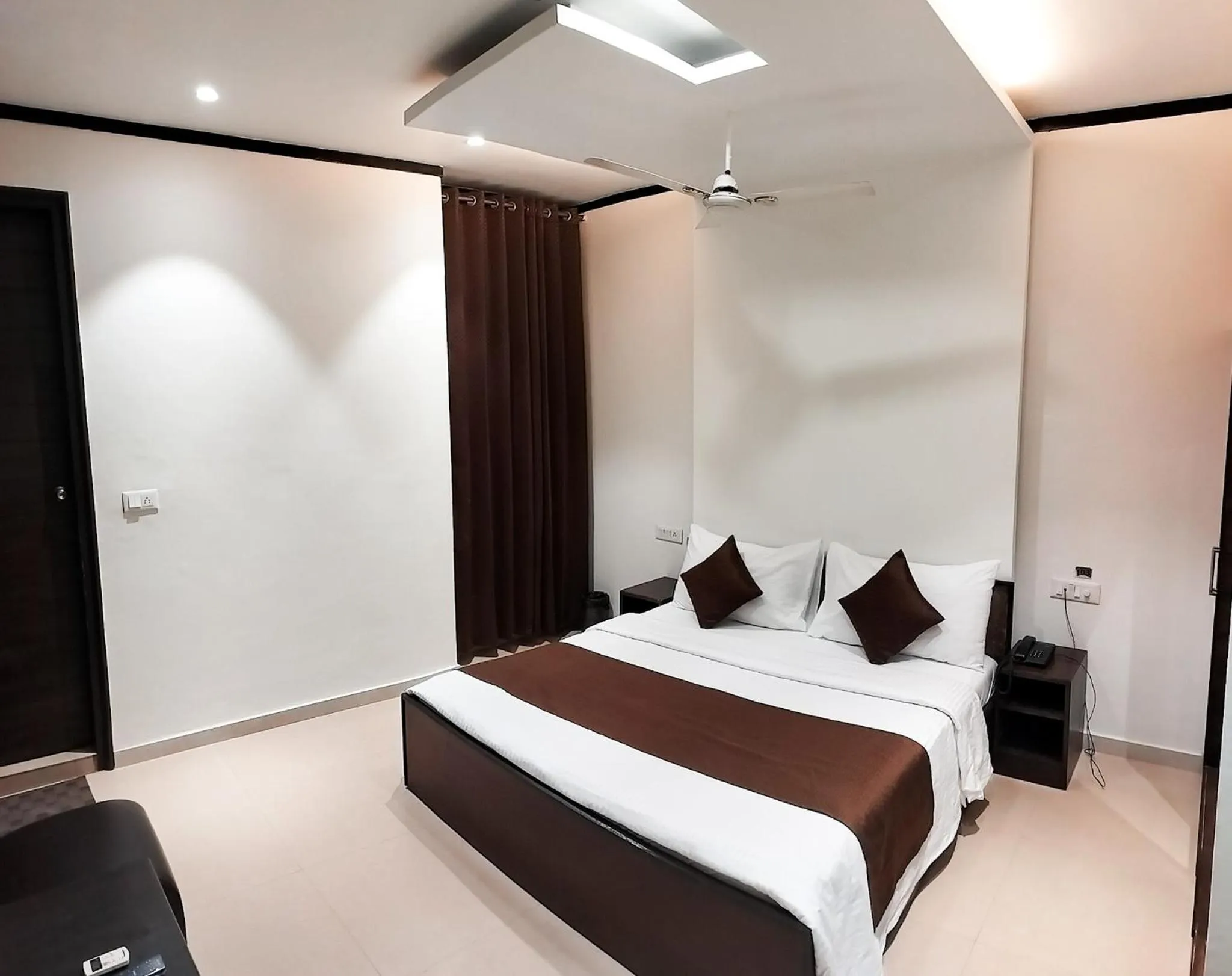 Bed in The Wind Cross