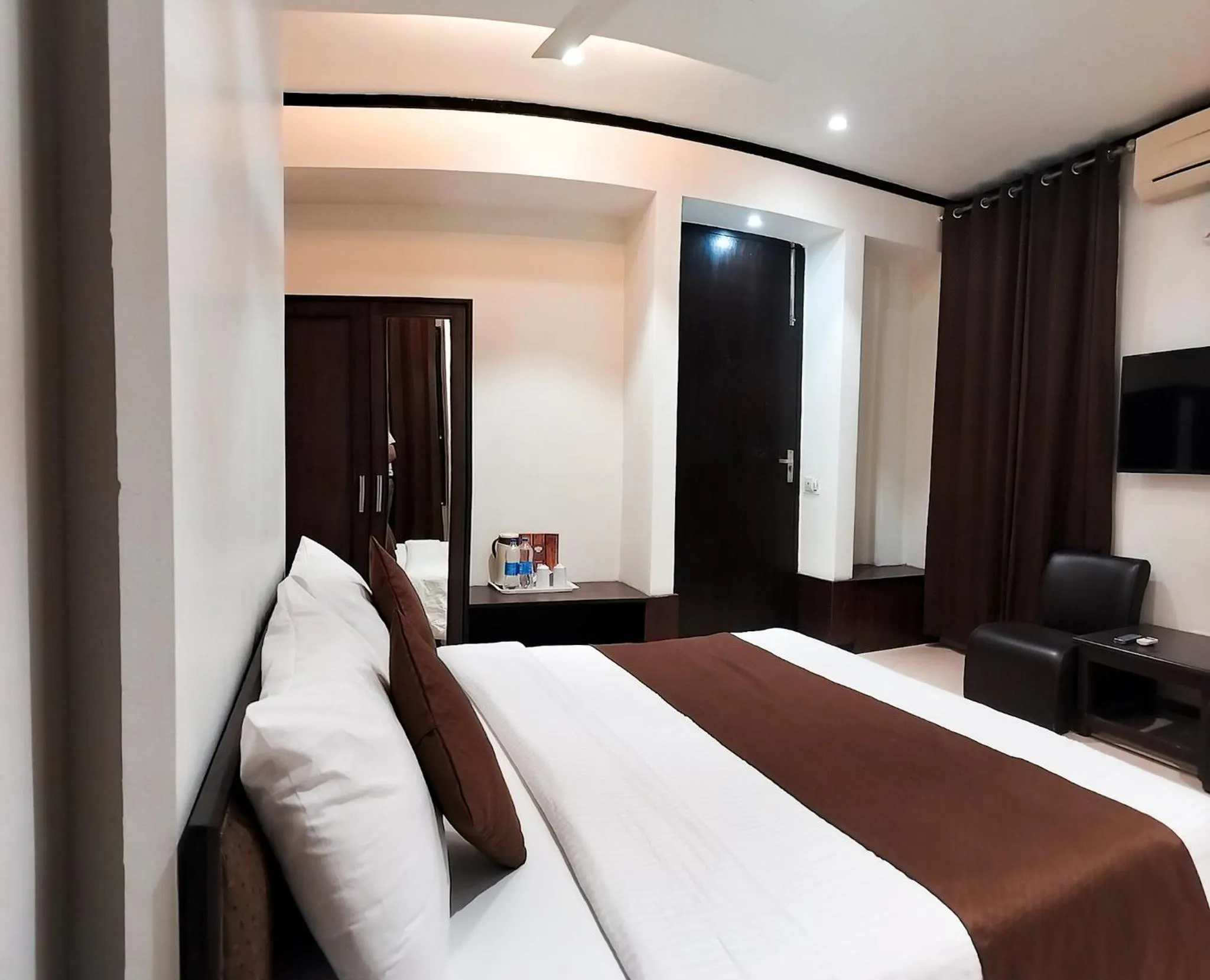 Bed in The Wind Cross