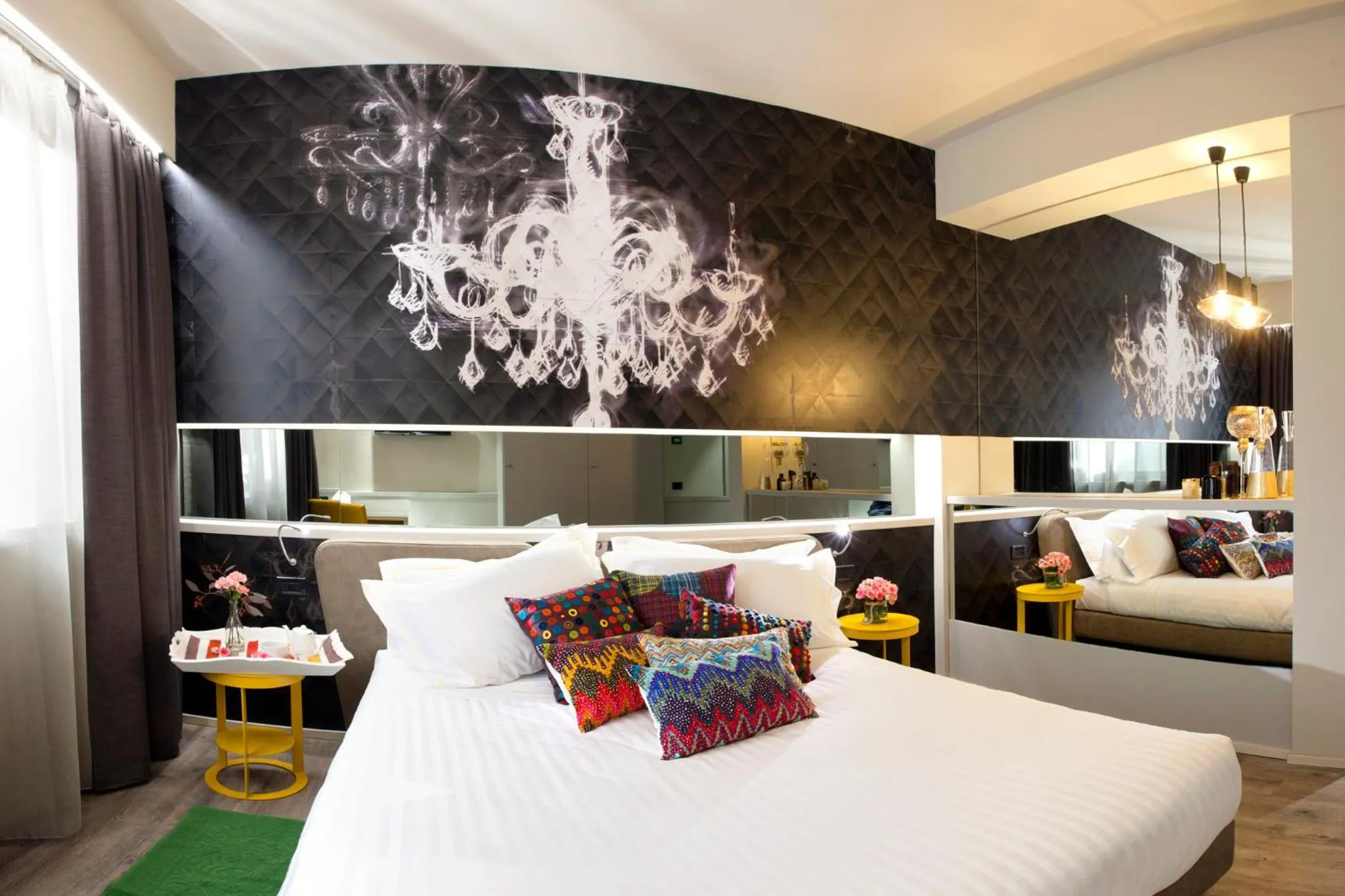 Decorative detail, Bed in Albavilla Hotel & Co