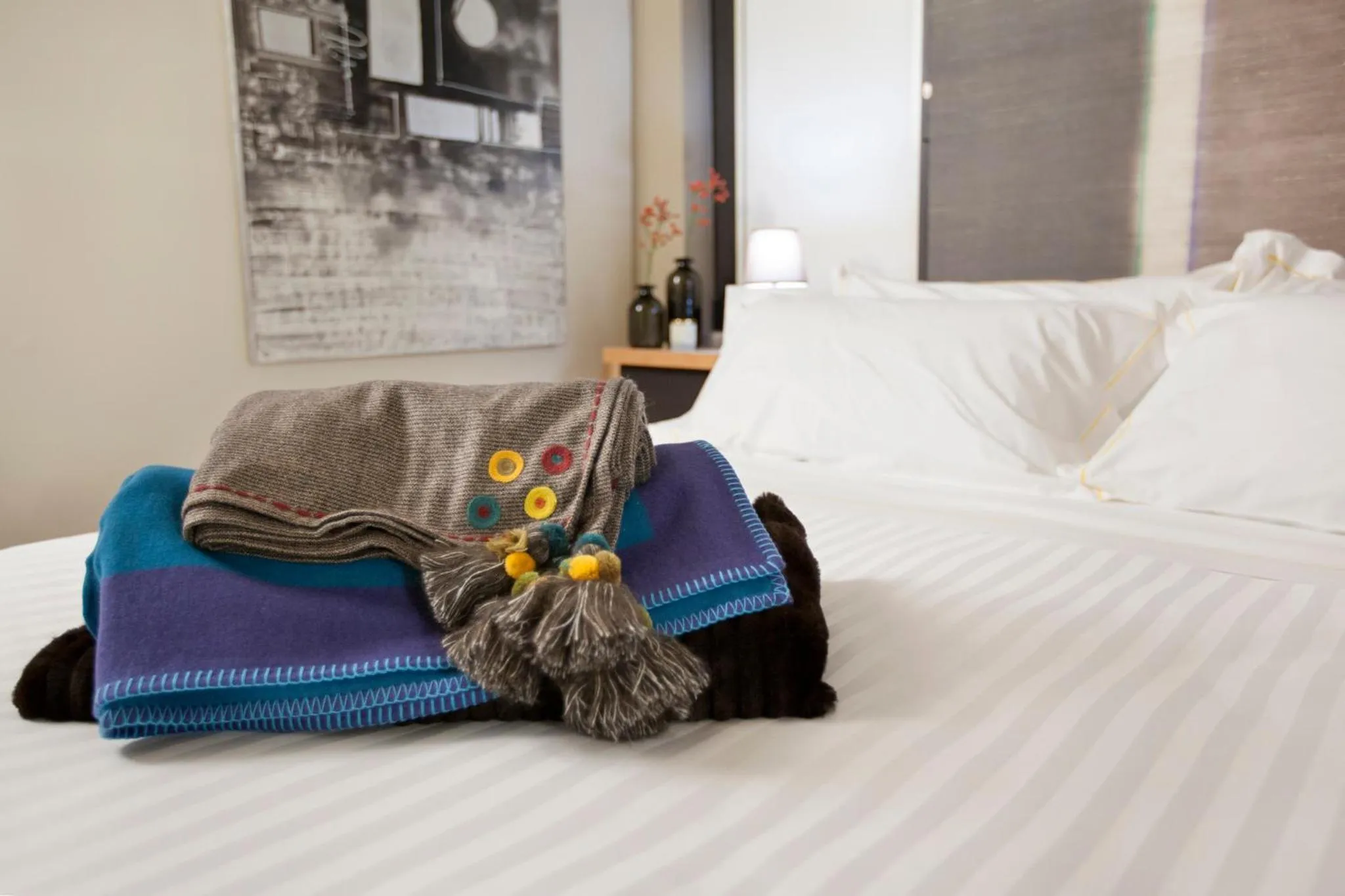 Decorative detail, Bed in Albavilla Hotel & Co