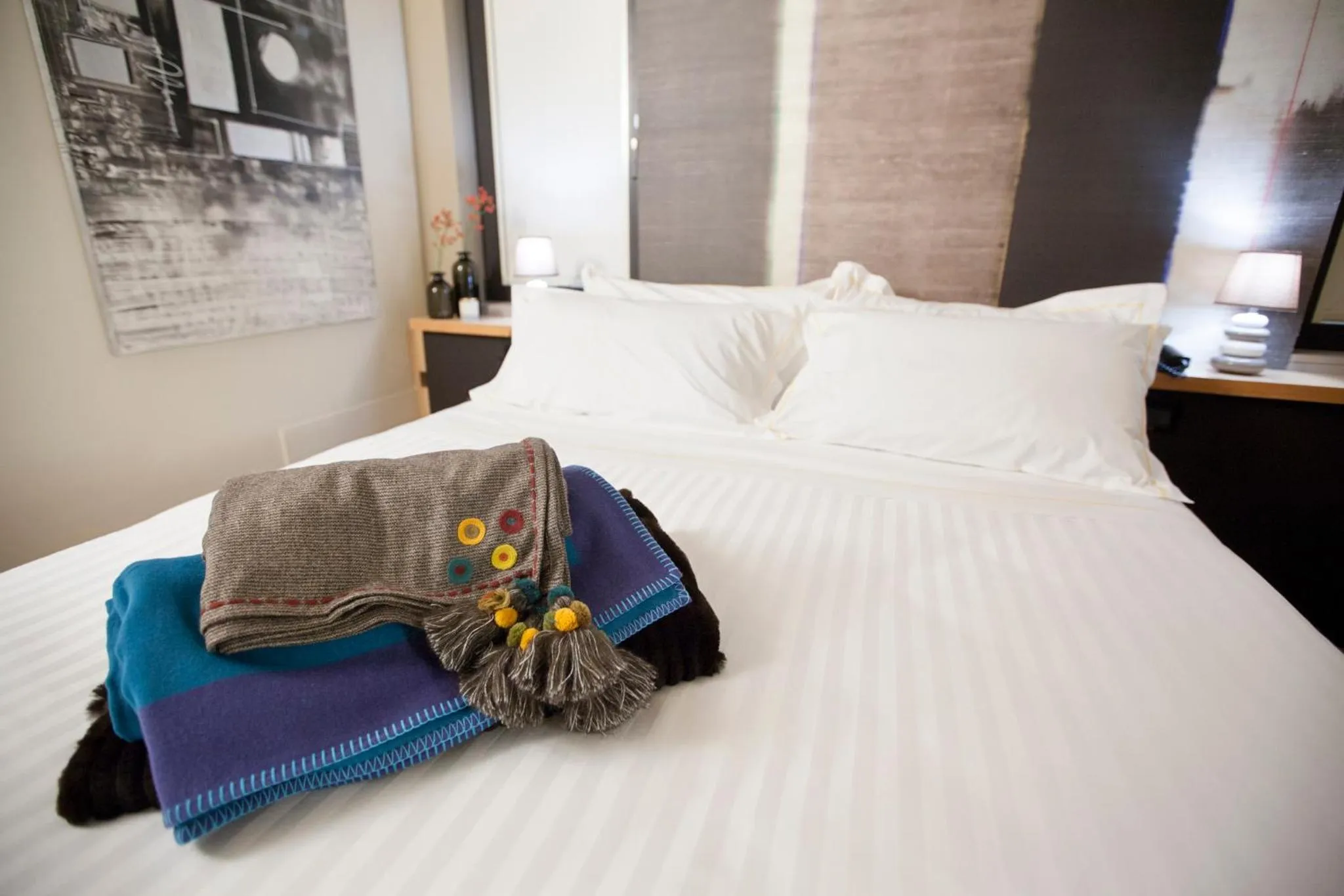 Decorative detail, Bed in Albavilla Hotel & Co