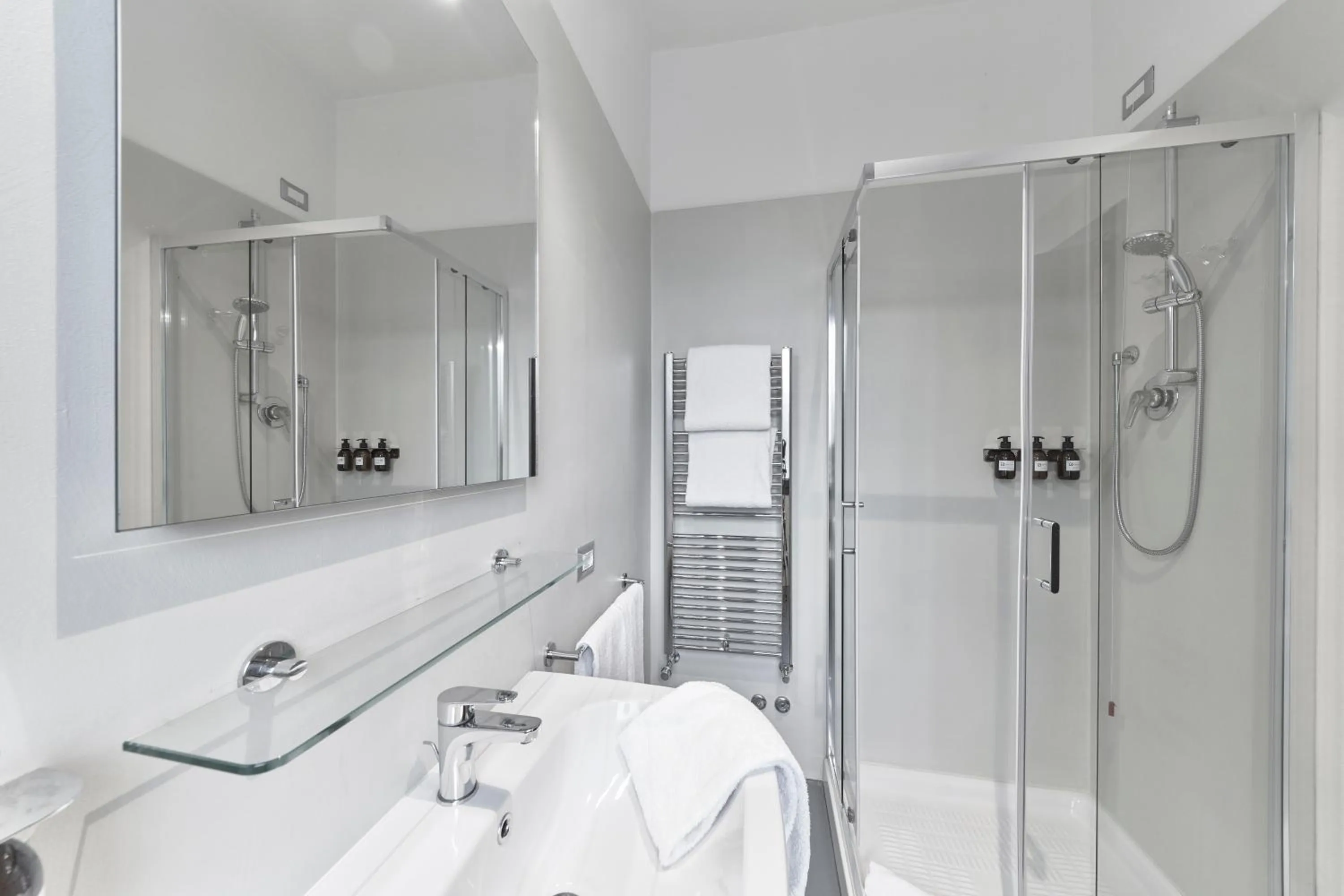 Shower in Hotel Leonardo da Vinci