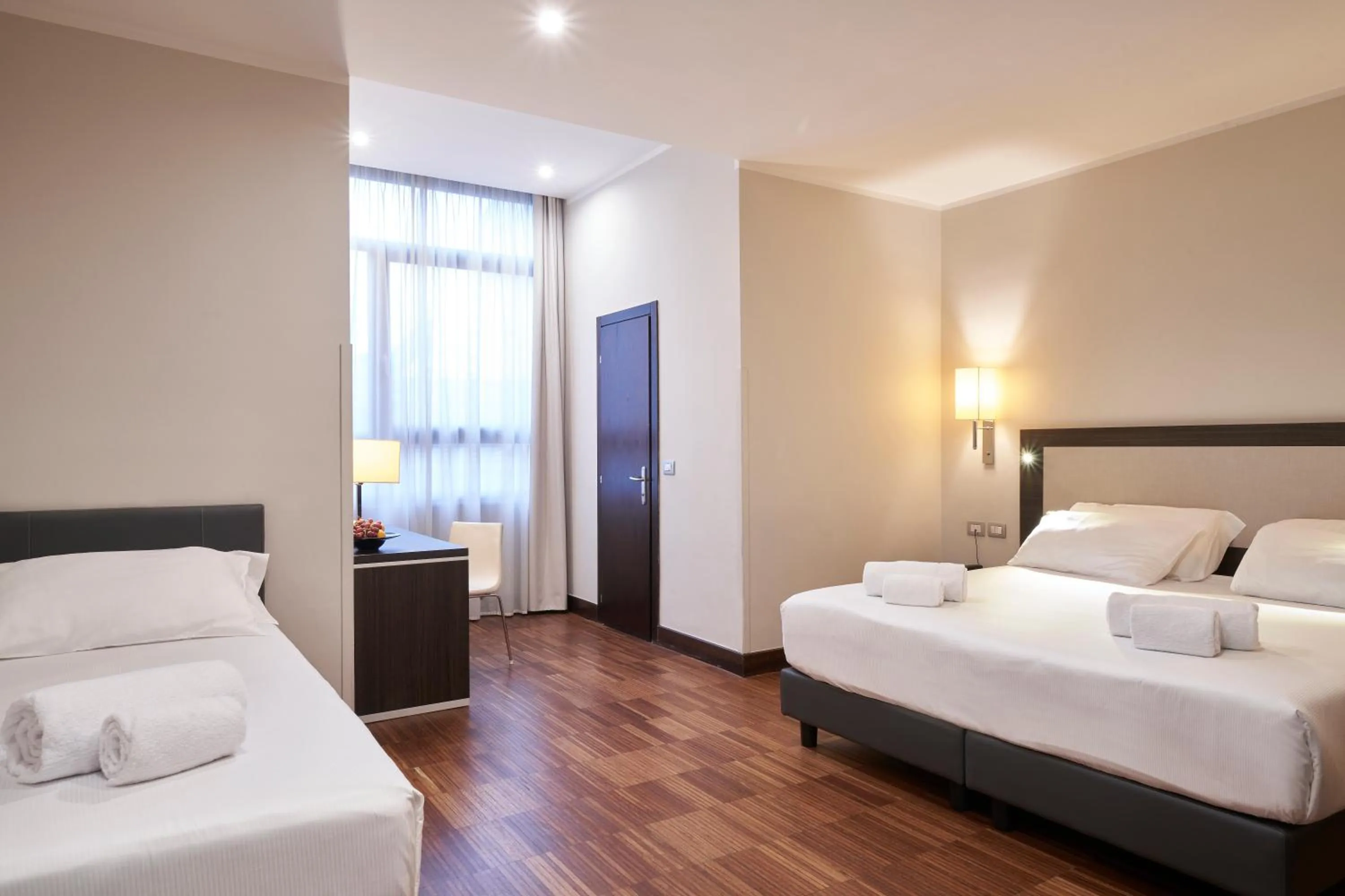 Bedroom, Bed in Hotel Leonardo da Vinci