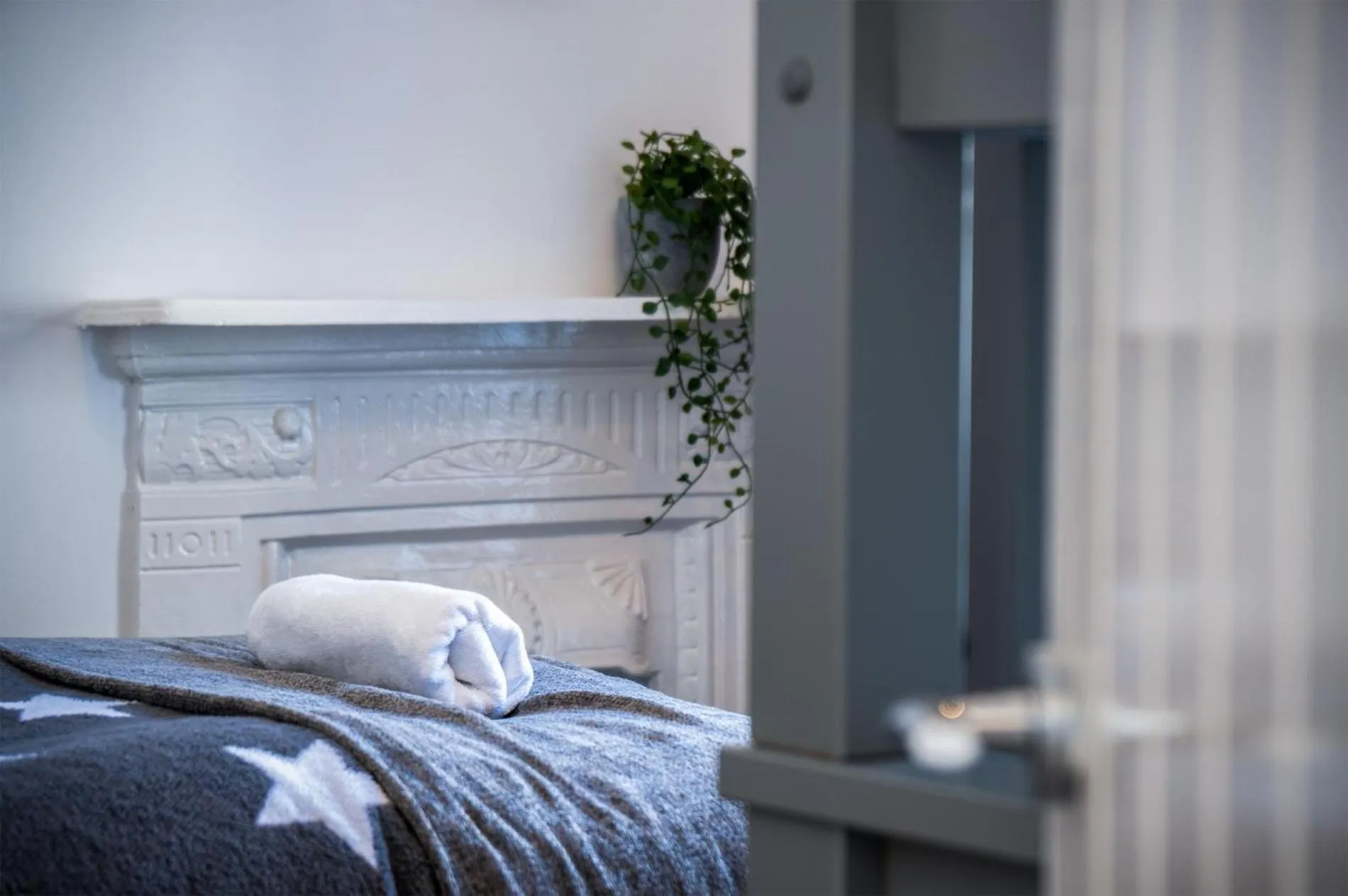 Floor plan, Bed in Hawtree Cottage - 2 Bedroom Cottage - Tenby