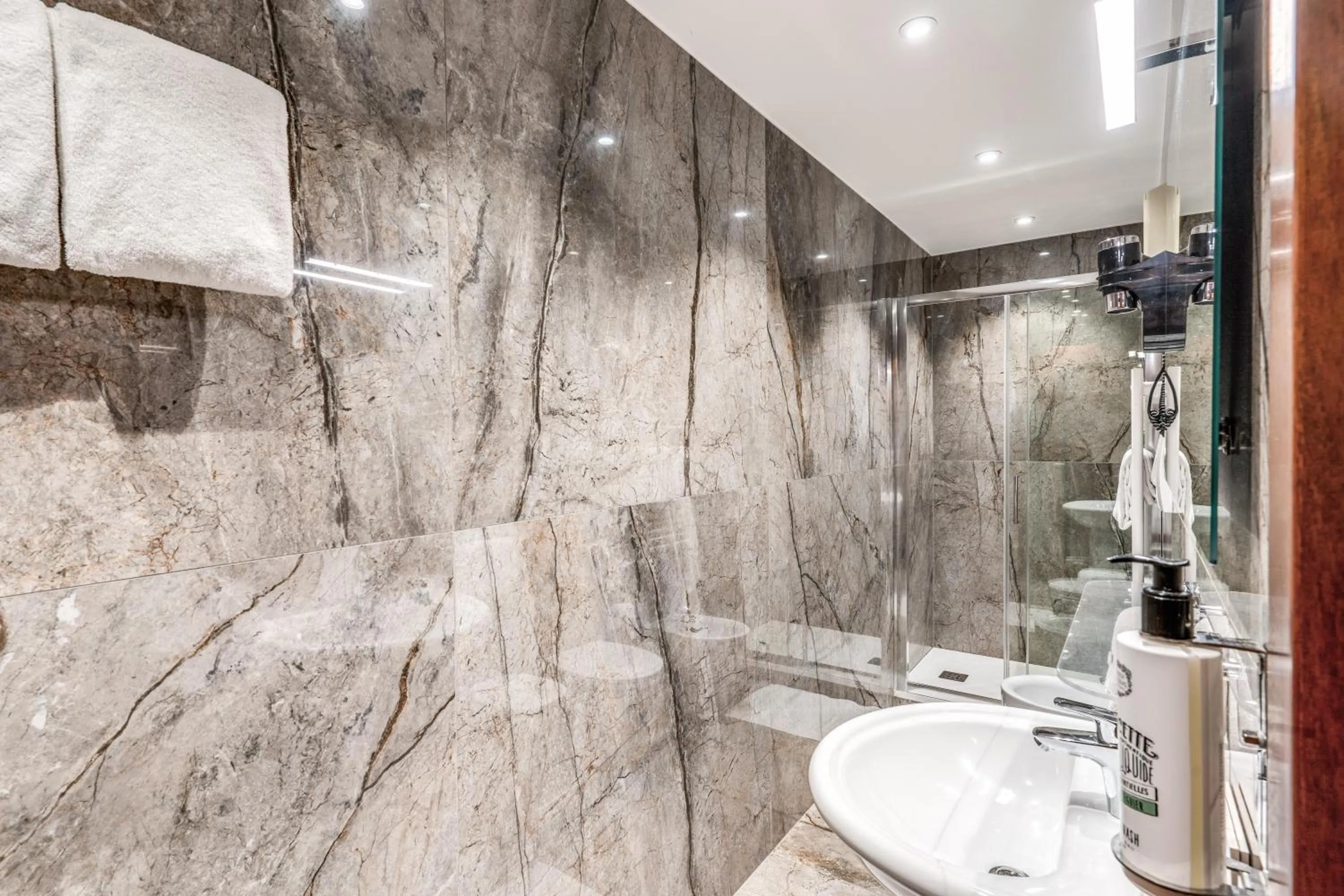 Shower in Hotel Belle Arti