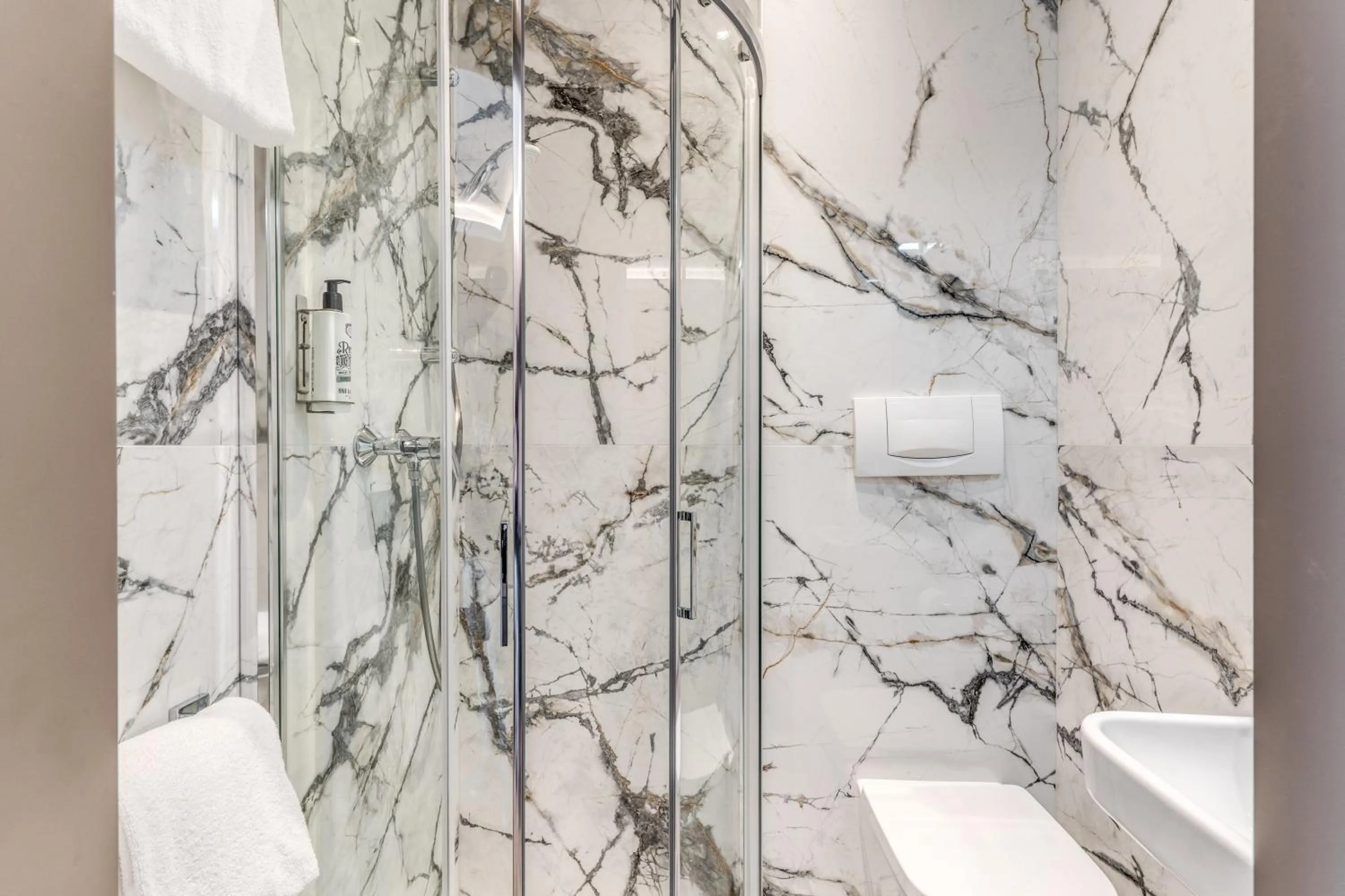 Shower in Hotel Belle Arti