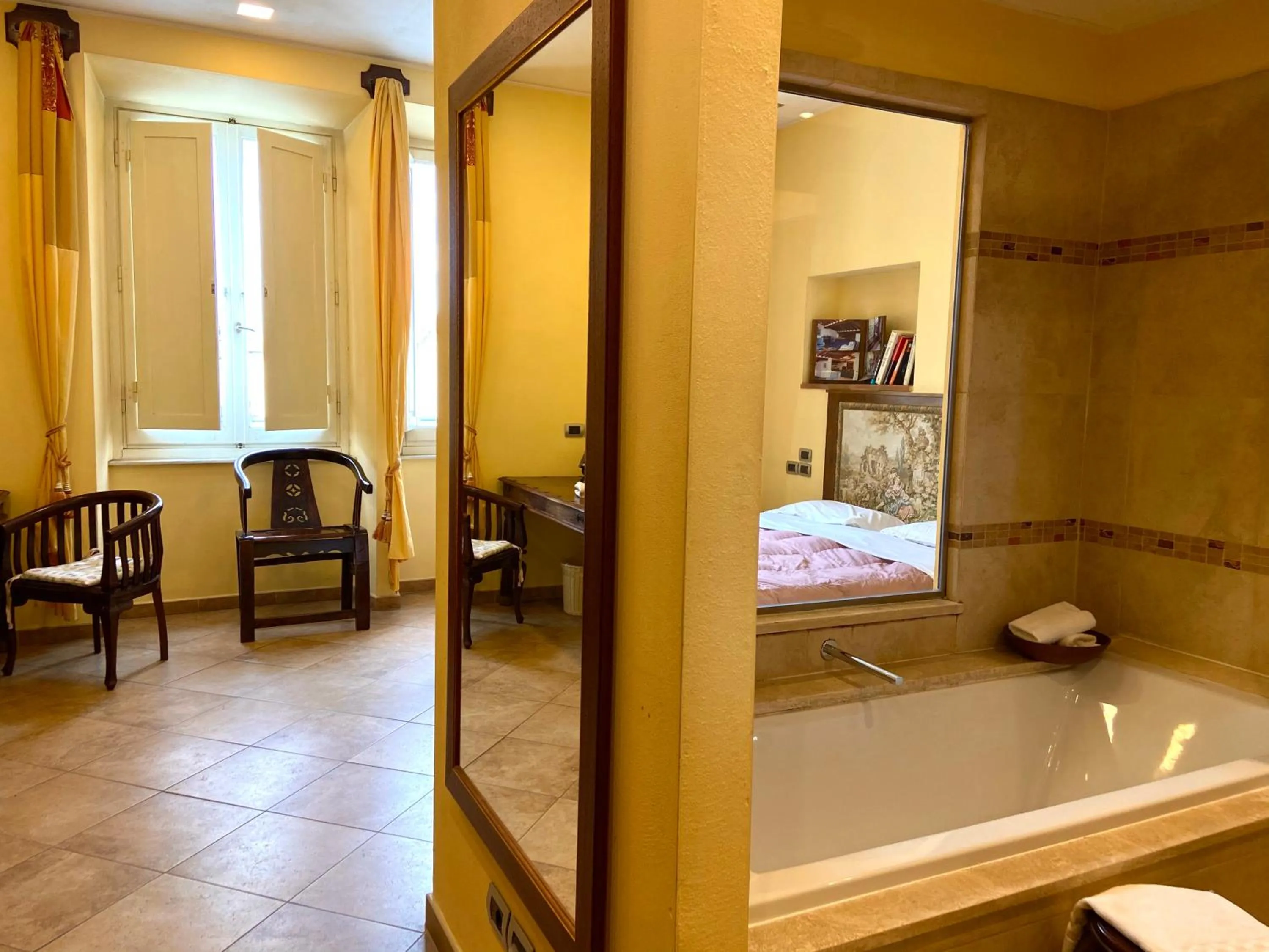 Bathroom, Bed in Vogue Hotel Arezzo