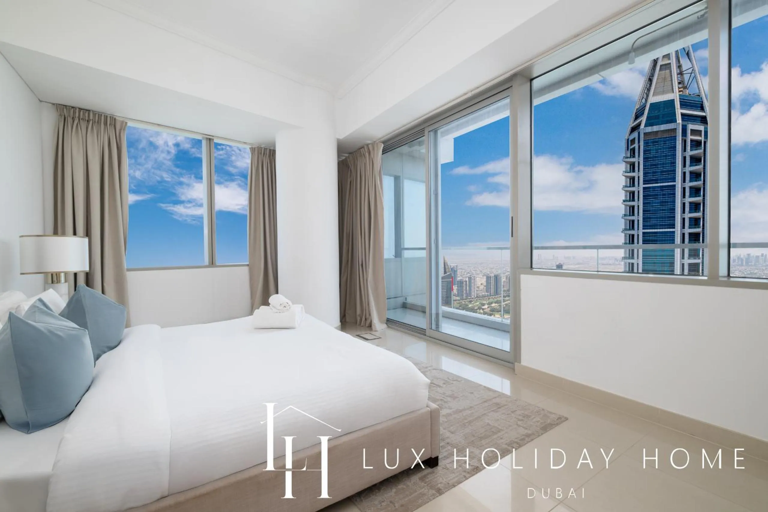 Bed in LUX The Sky View Suite Dubai Marina