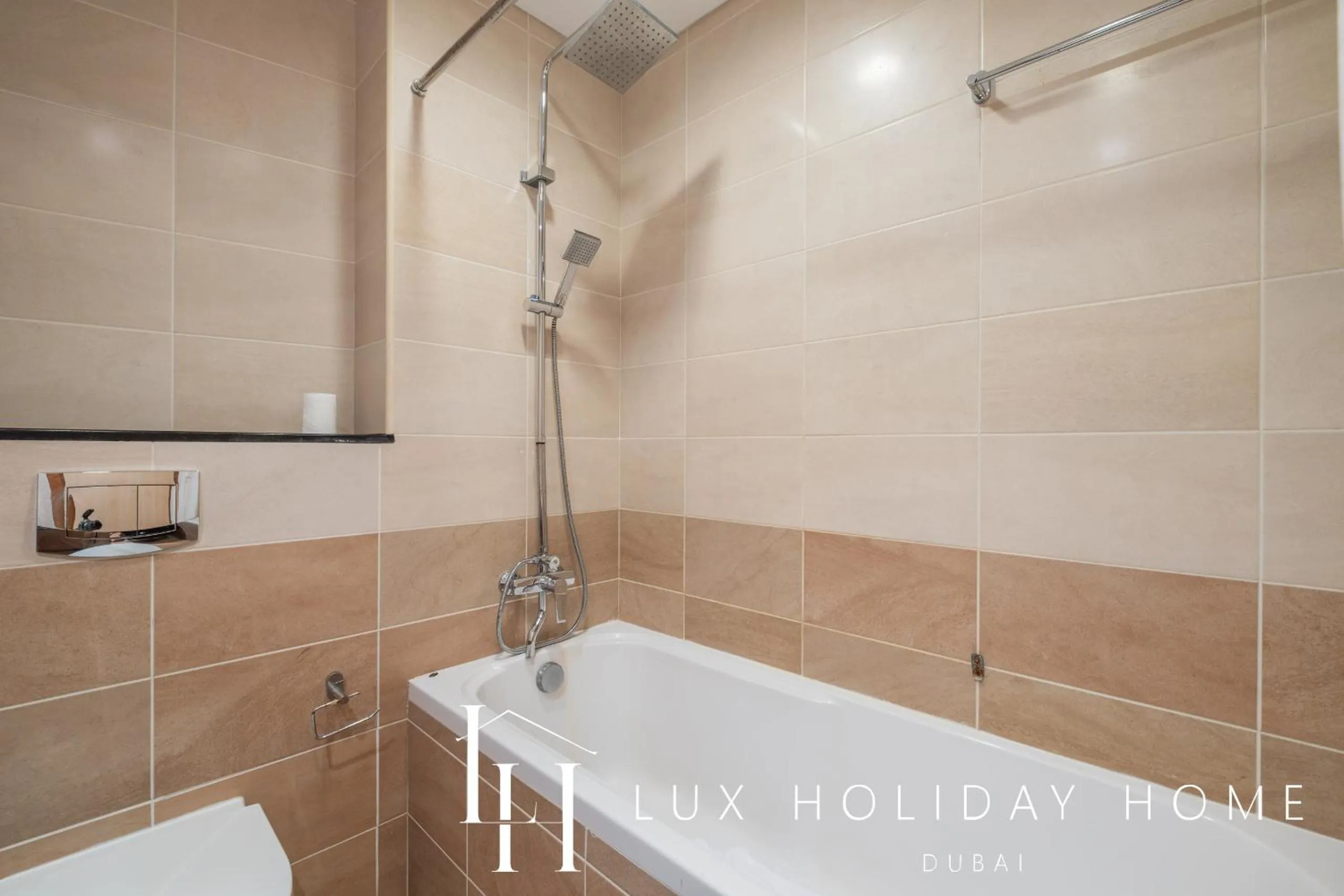 Bath in LUX The Sky View Suite Dubai Marina
