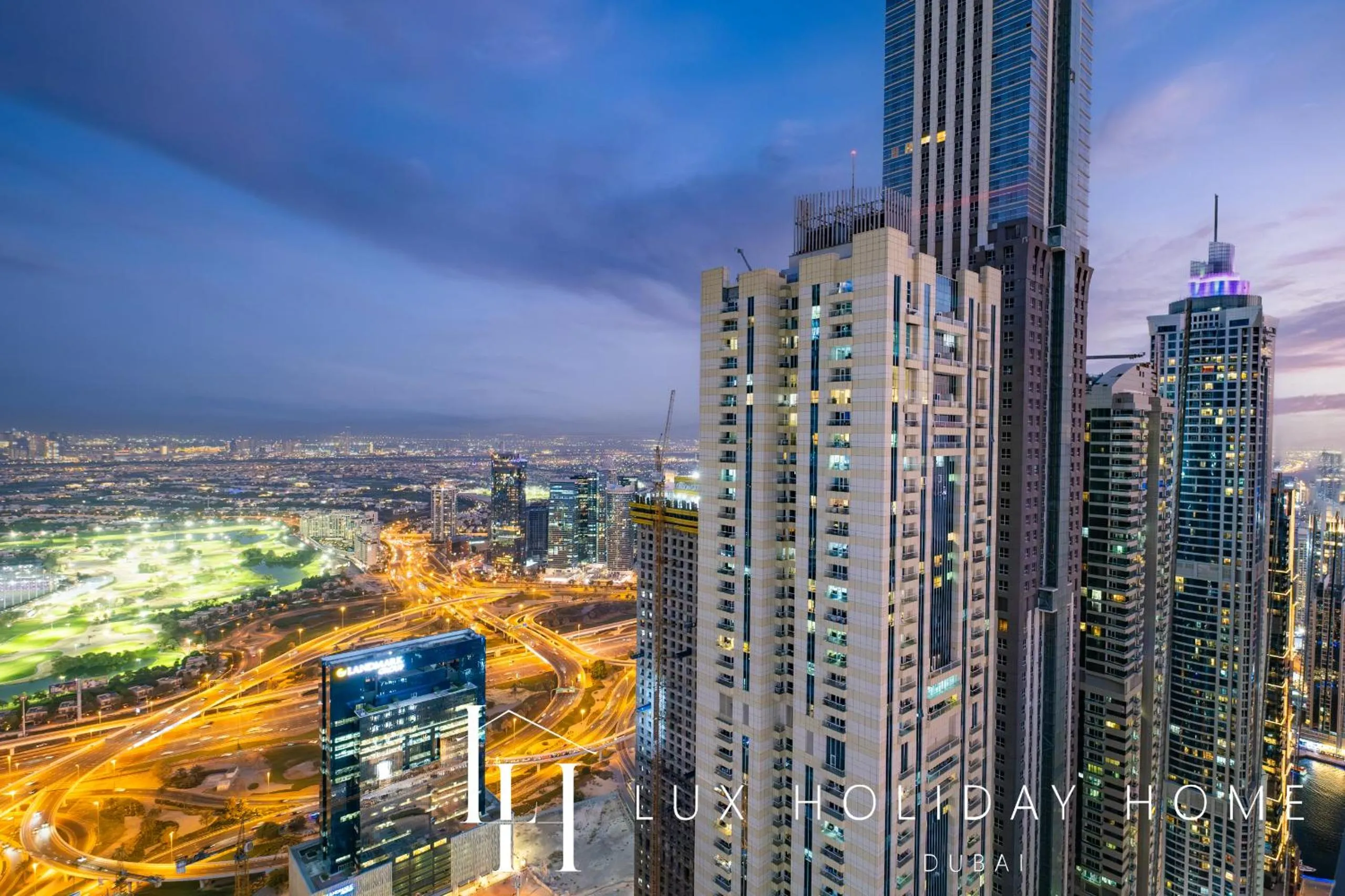 City view in LUX The Sky View Suite Dubai Marina