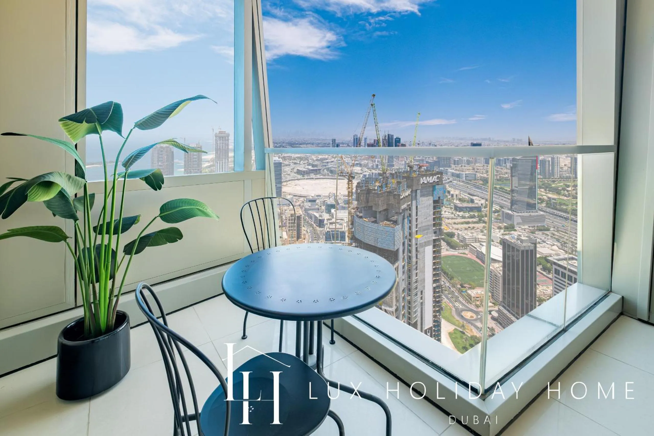 Balcony/Terrace in LUX The Sky View Suite Dubai Marina