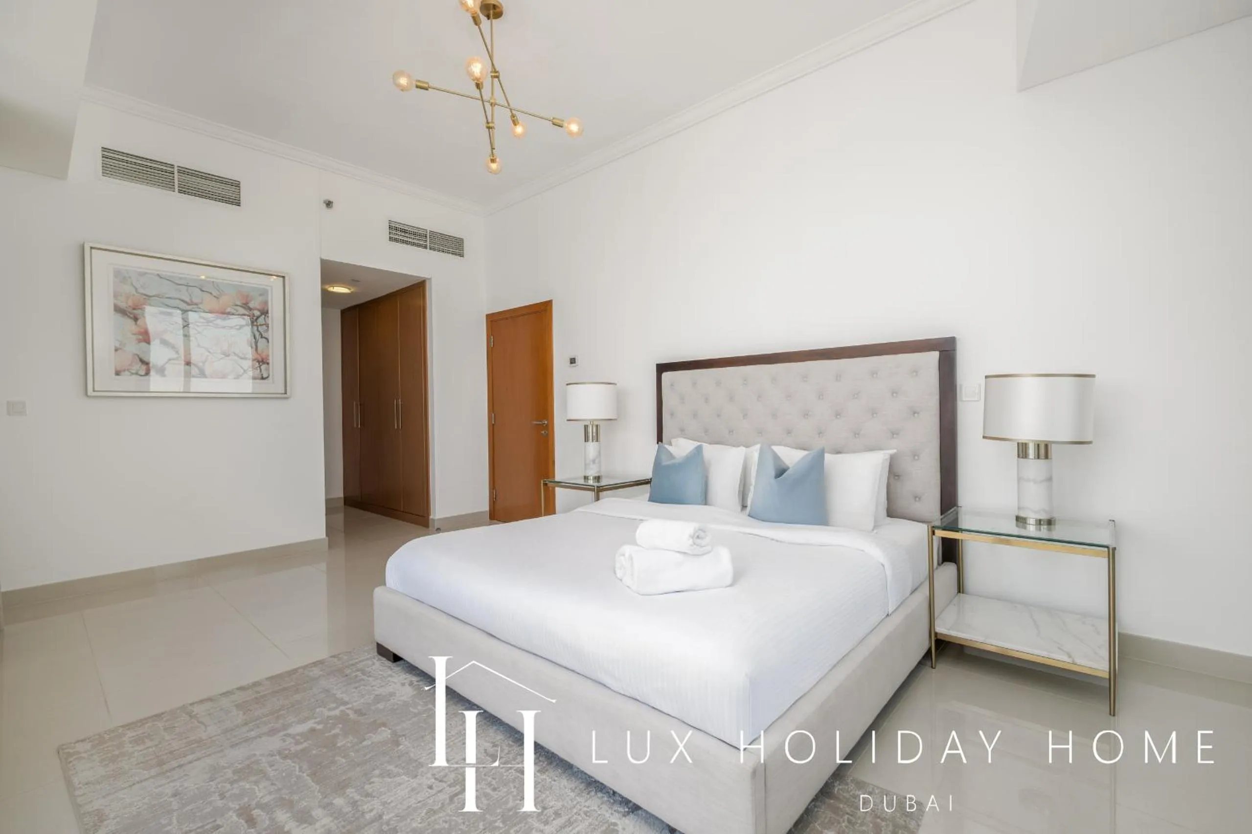 Bedroom, Bed in LUX The Sky View Suite Dubai Marina