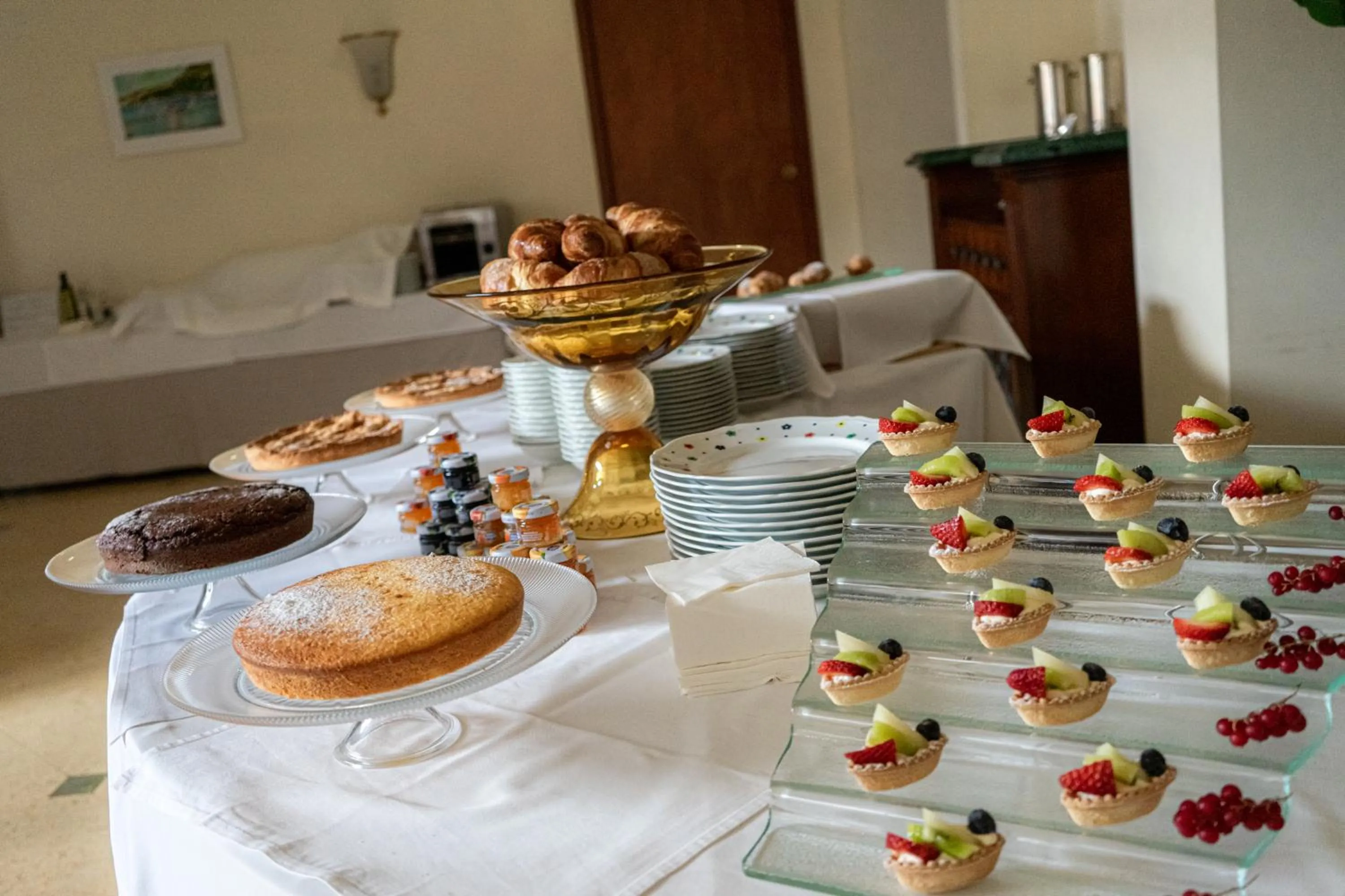 Buffet breakfast in Hotel Cala Del Porto