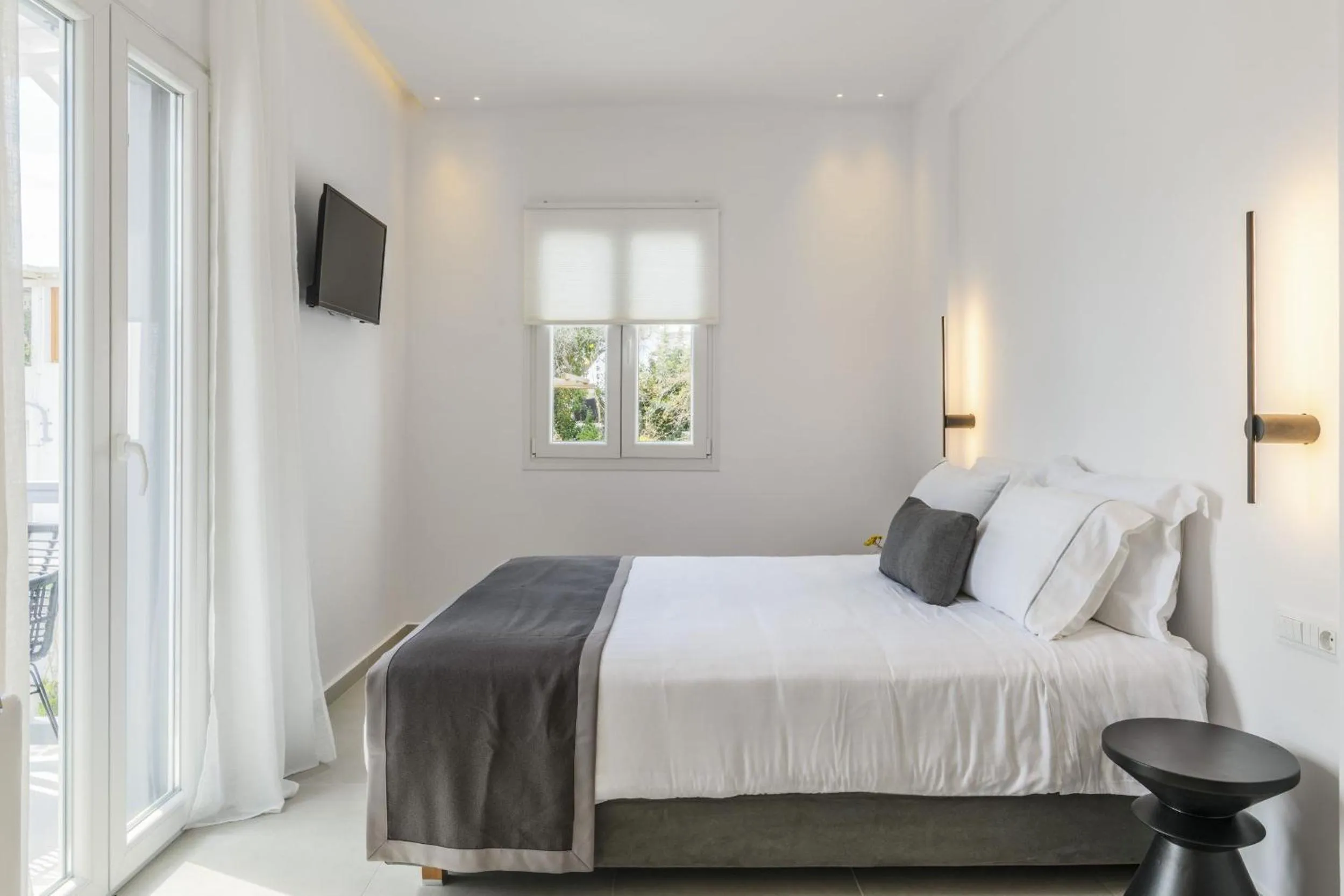 Bed in Sunset Windmills Suites