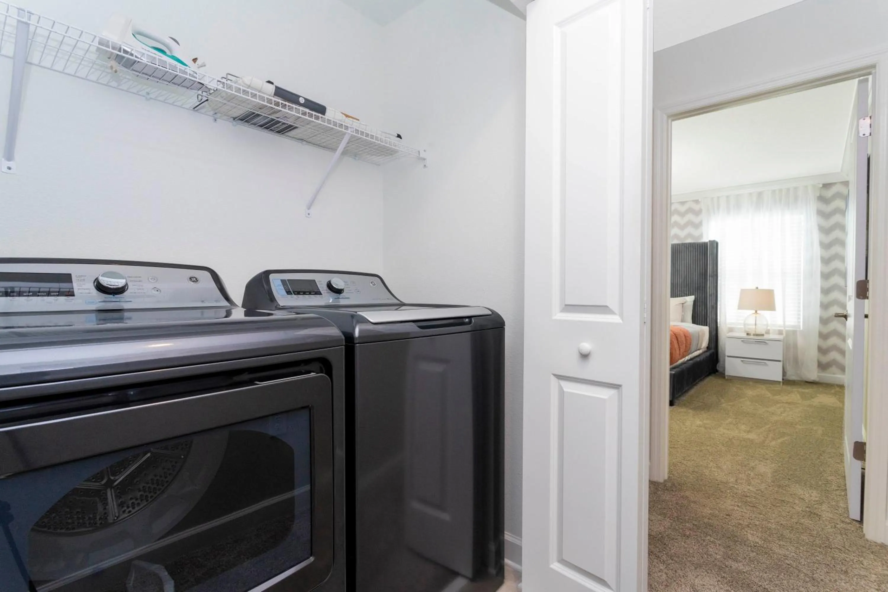 Gorgeous 4 Bd Close to Disney w/ Pool @ Storey Lake Resort 4245