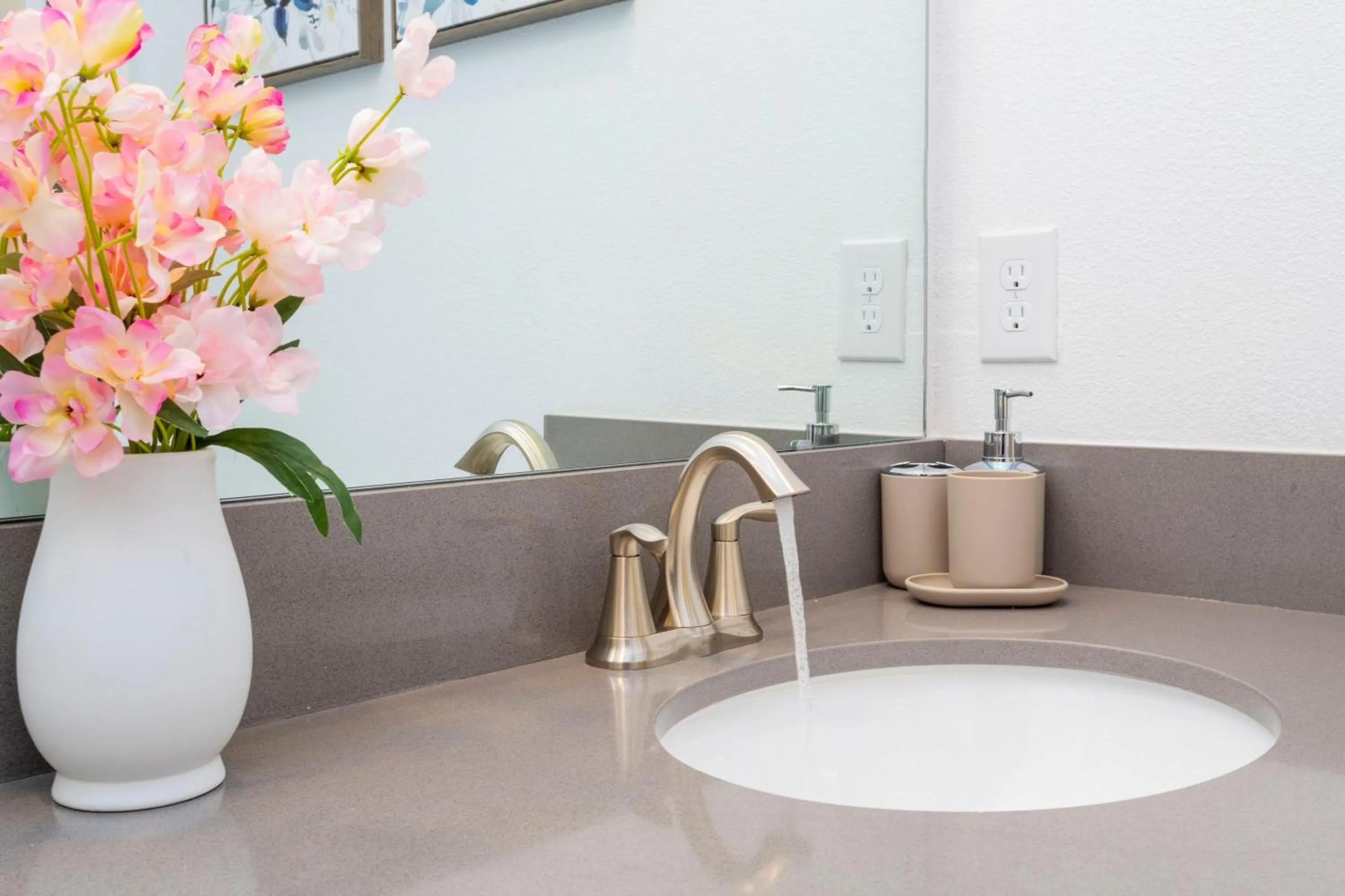 Gorgeous 4 Bd Close to Disney w/ Pool @ Storey Lake Resort 4245