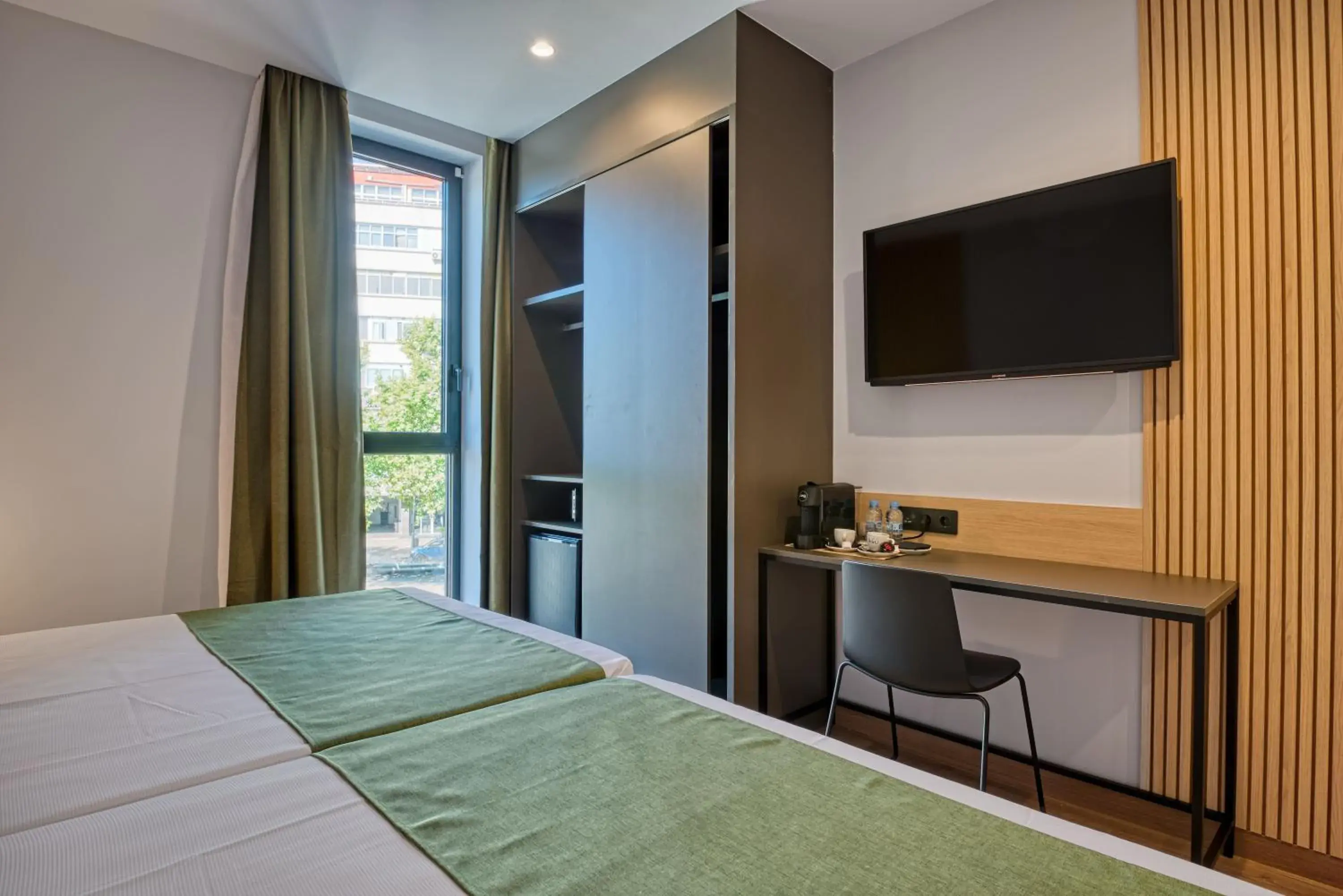 Double Room (2 Adults + 1 Child) in DWO Colours Alcalá Double Room (2 Adults + 1 Child) in DWO Colours Alcalá