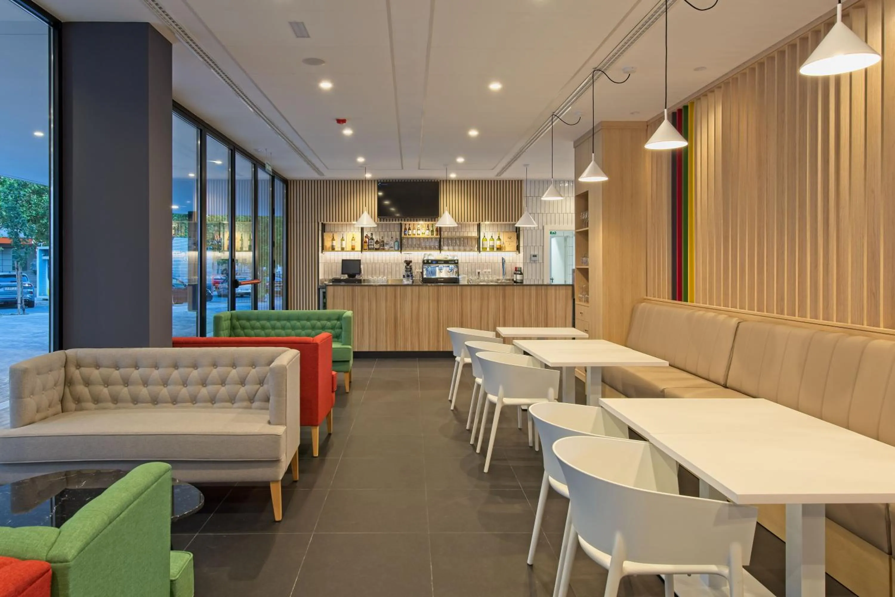 Restaurant/places to eat in DWO Colours Alcalá