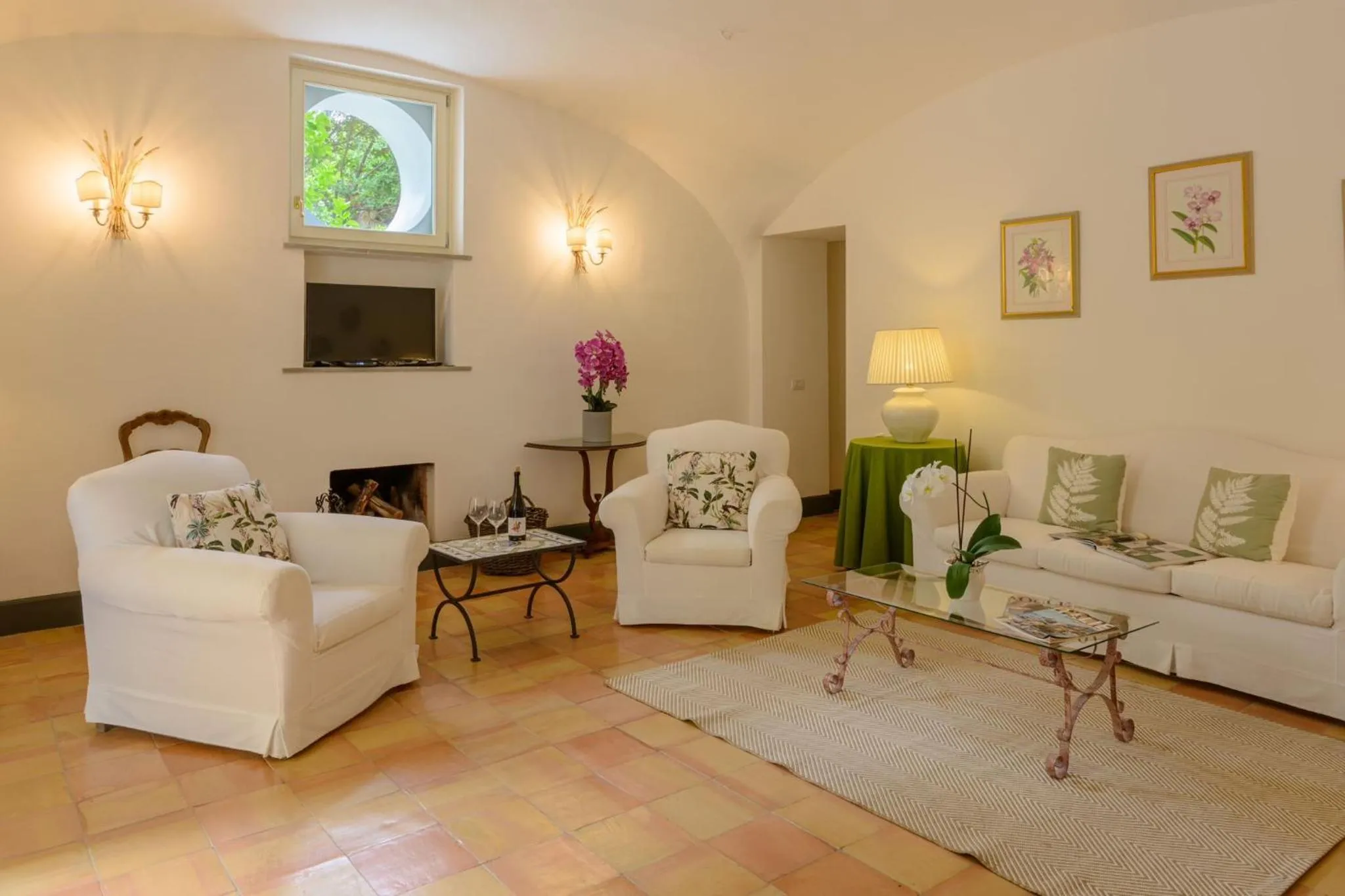 Seating area in Palazzo Belmonte